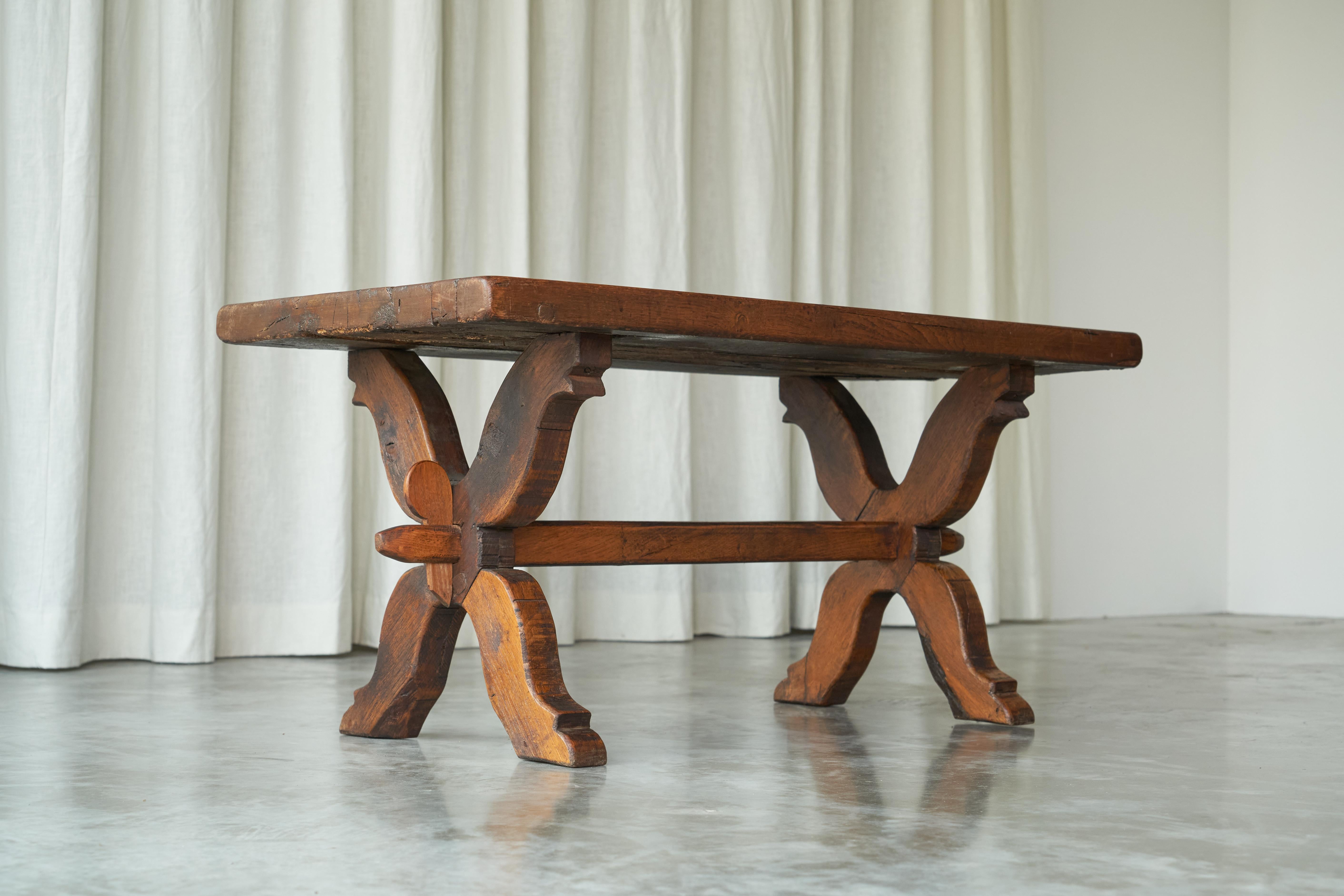 Rustic Trestle Coffee Table in Solid Oak Late 19th Century For Sale 4