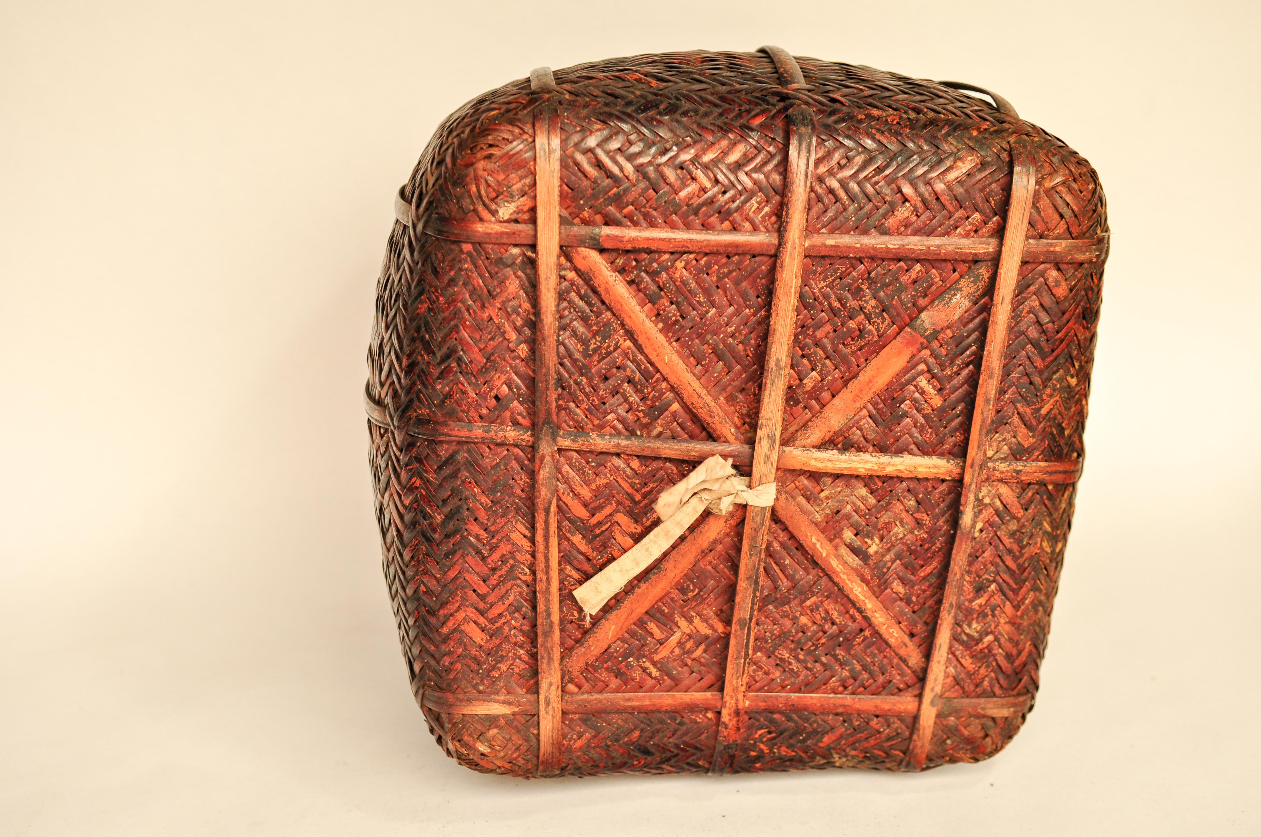 Rustic Tribal Storage Basket with Lid from the Tamang of Nepal, Mid-20th Century 10