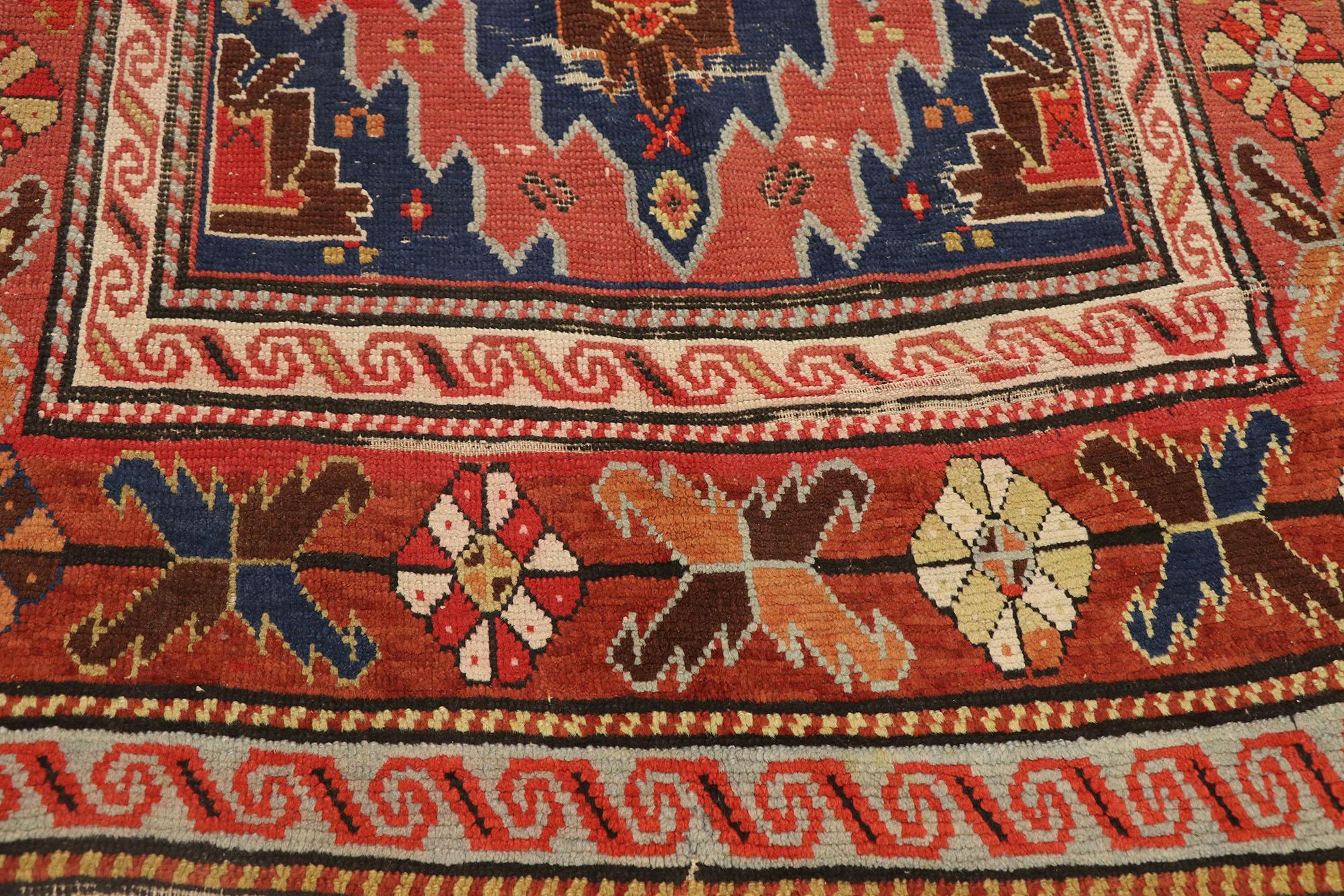 Antiker russischer kaukasischer Kazak-Teppich aus dem späten 19. Jahrhundert im Zustand „Starke Gebrauchsspuren“ im Angebot in Dallas, TX