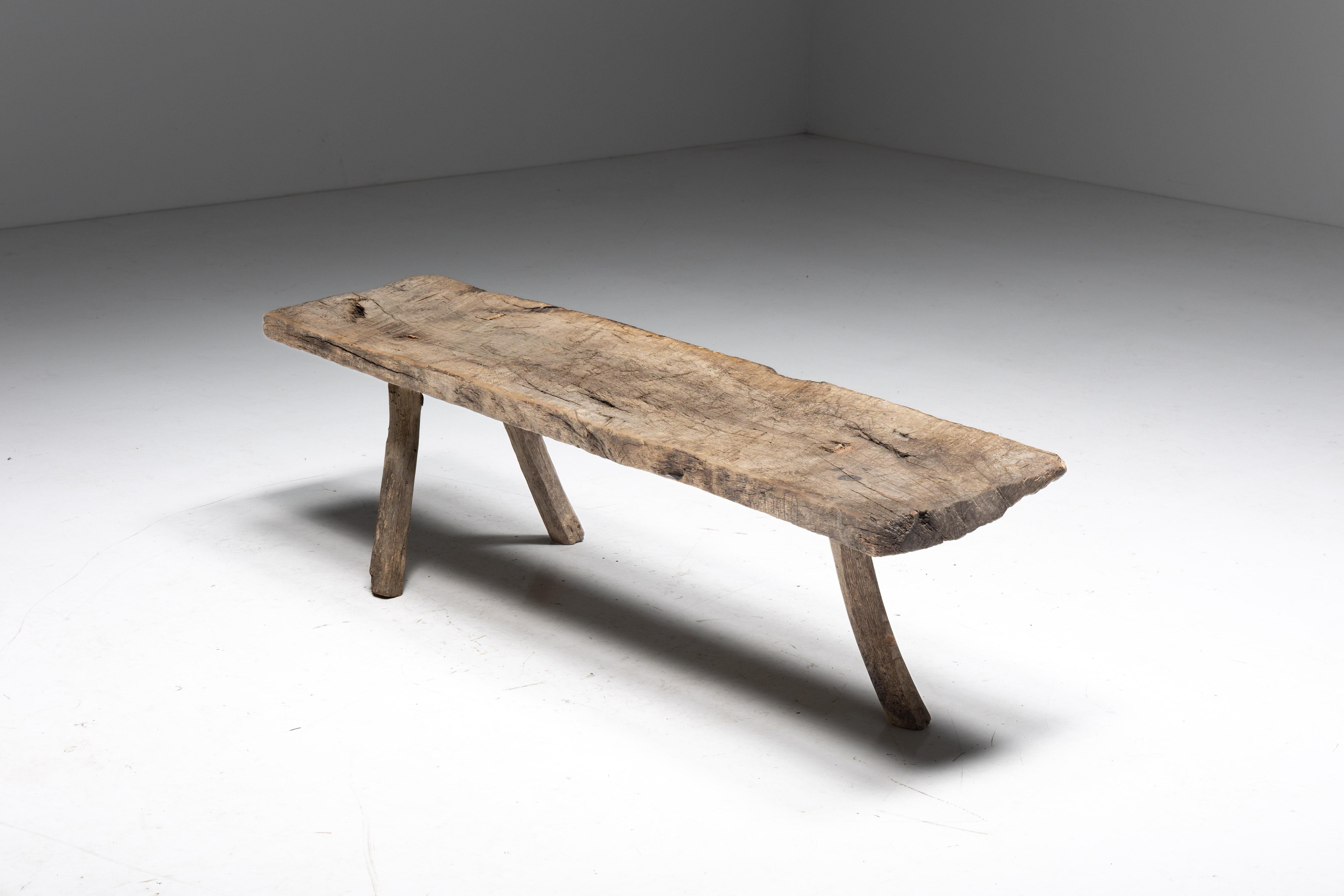 Banc tripode rustique, France, 19ème siècle en vente 3