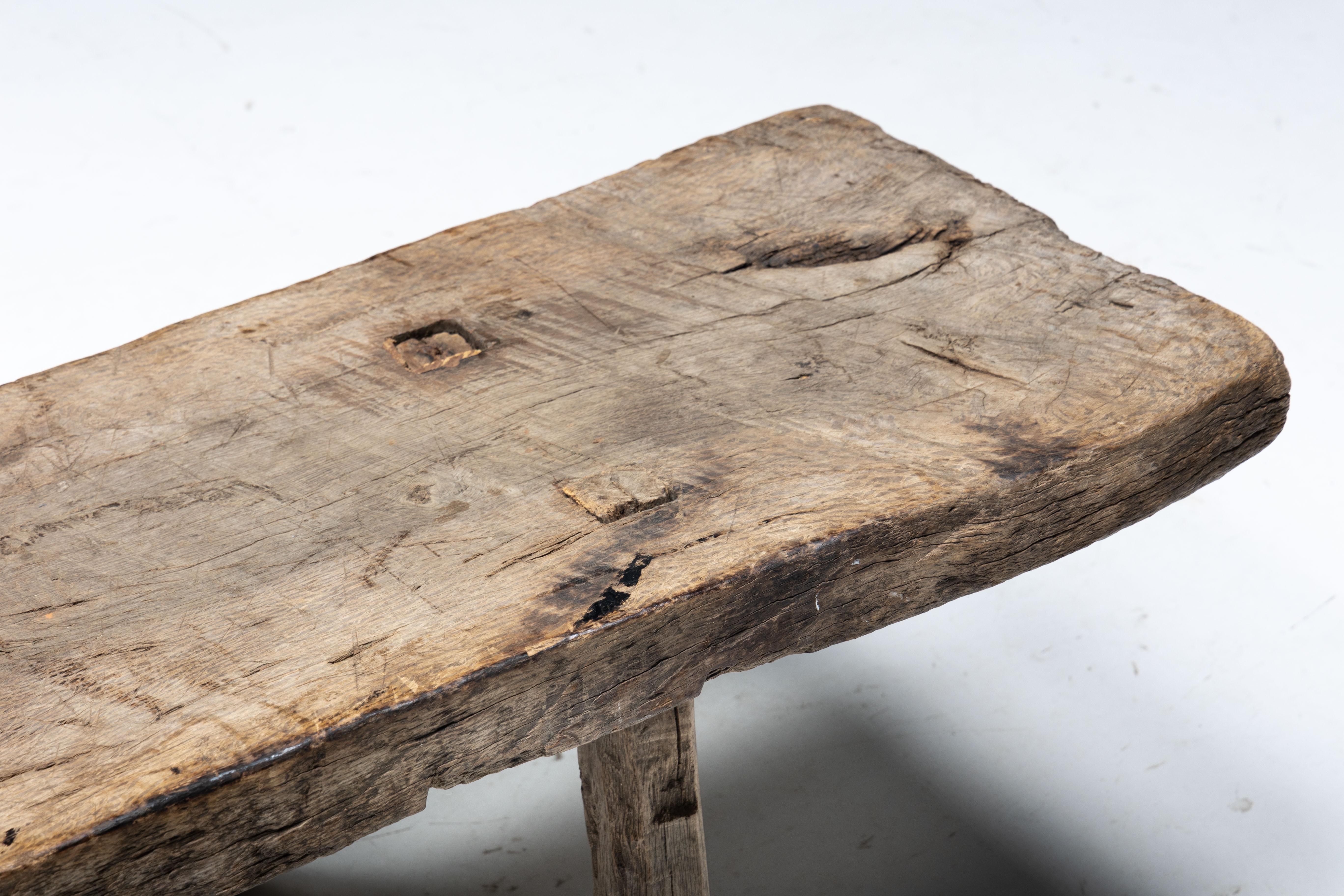 Banc tripode rustique, France, 19ème siècle Excellent état - En vente à Antwerp, BE