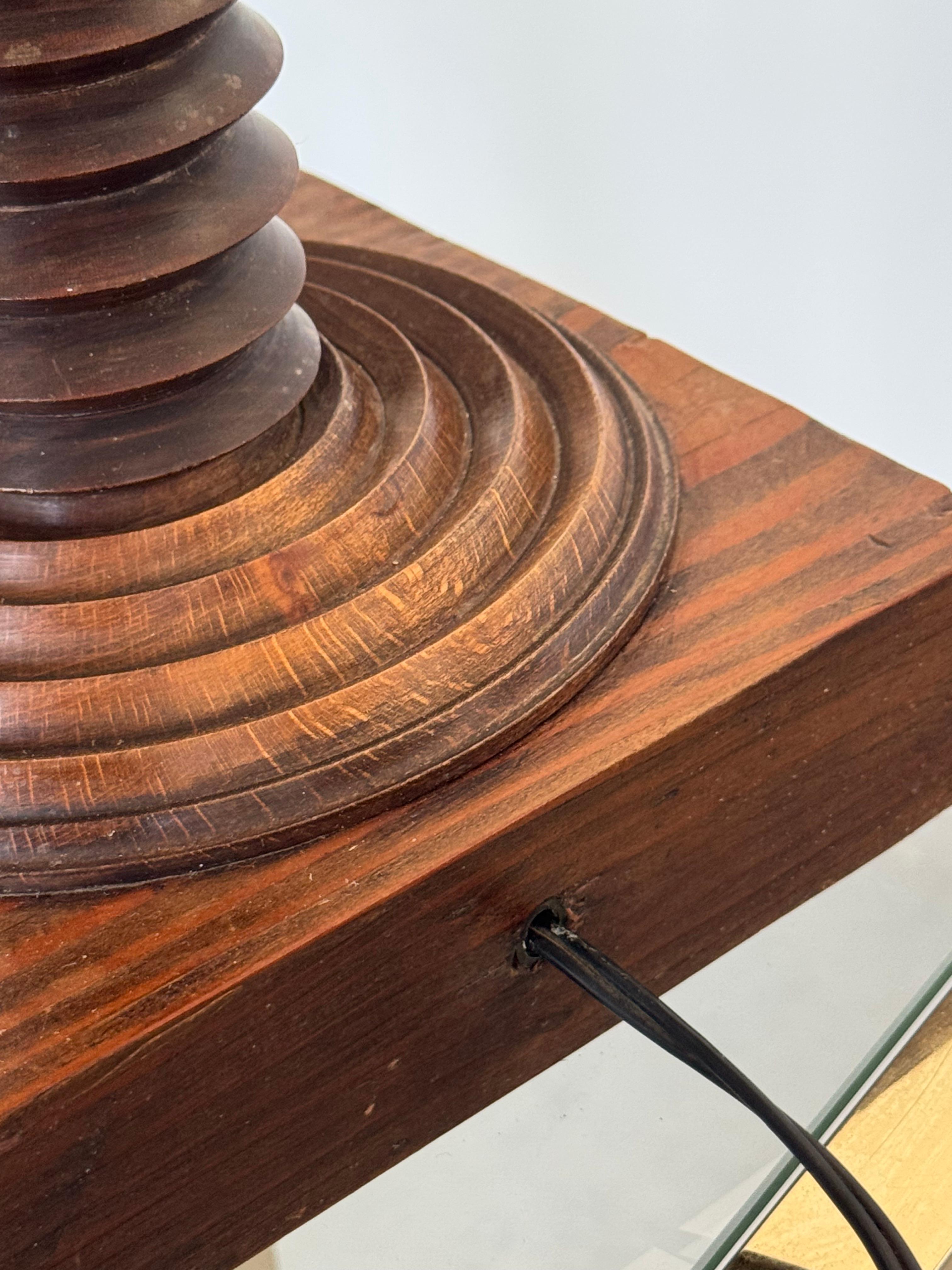 Lampada a colonna rustica in legno tornito attribuita a Charles Dudouyt, Francia, CIRCA 1940 in vendita 4