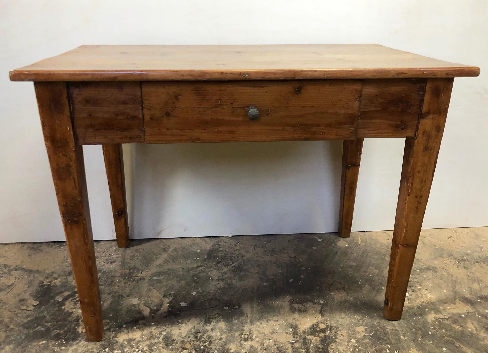 Rustic Tuscan fir desk table, original from 1900, coming from a country house in Lucca, honey color.
Useful height up to under the drawer 58 cm.
 