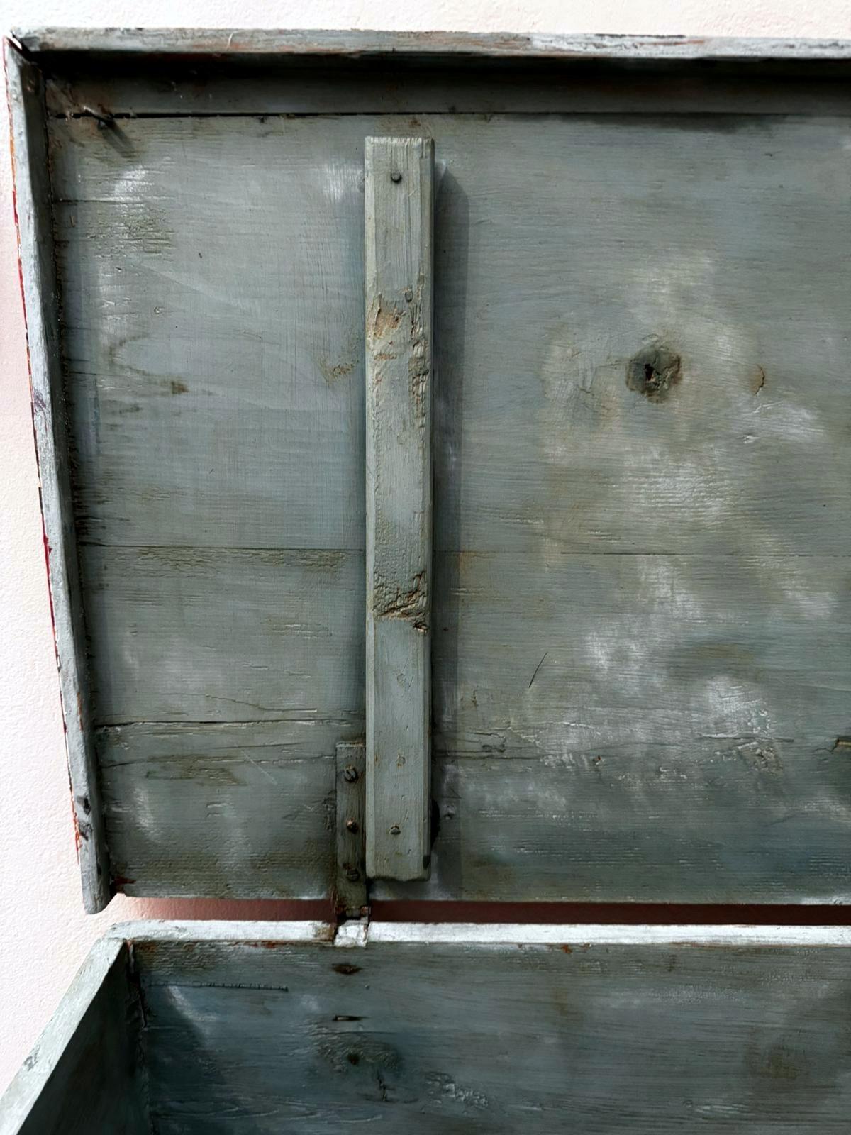 Cassapanca in legno decorata in stile rustico toscano in vendita 10