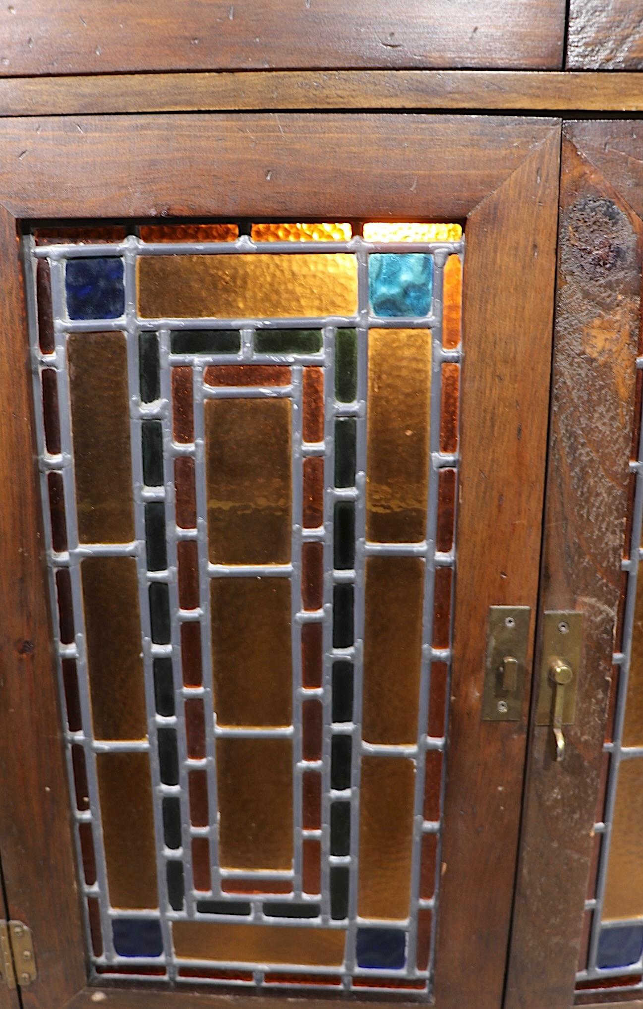 Rustic Two Door Dry Bar by Habersham Furniture c. 1990's In Good Condition For Sale In New York, NY