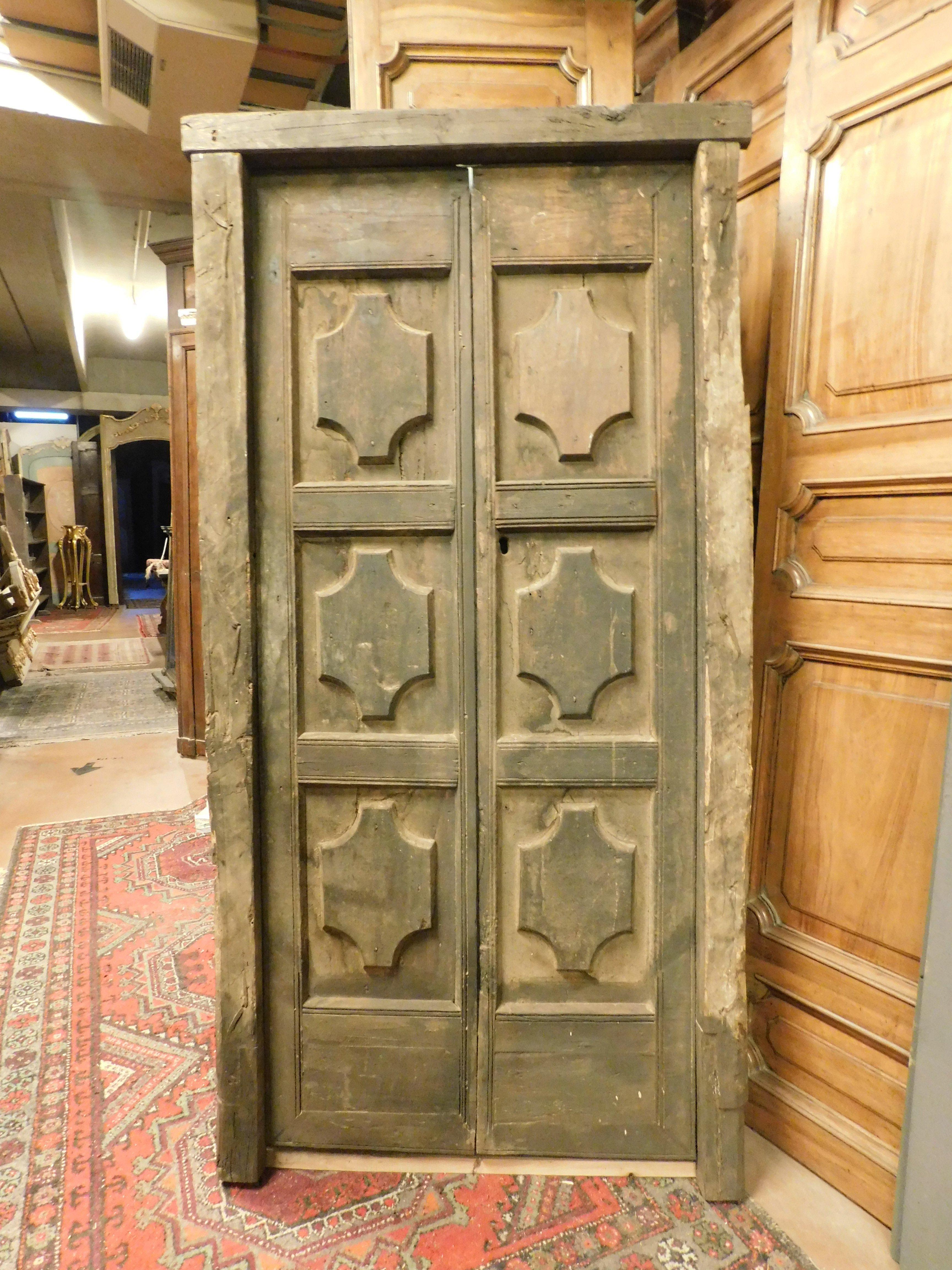 Puerta rústica de dos hojas completa con marco, castaño tallado, Italia Italiano en venta