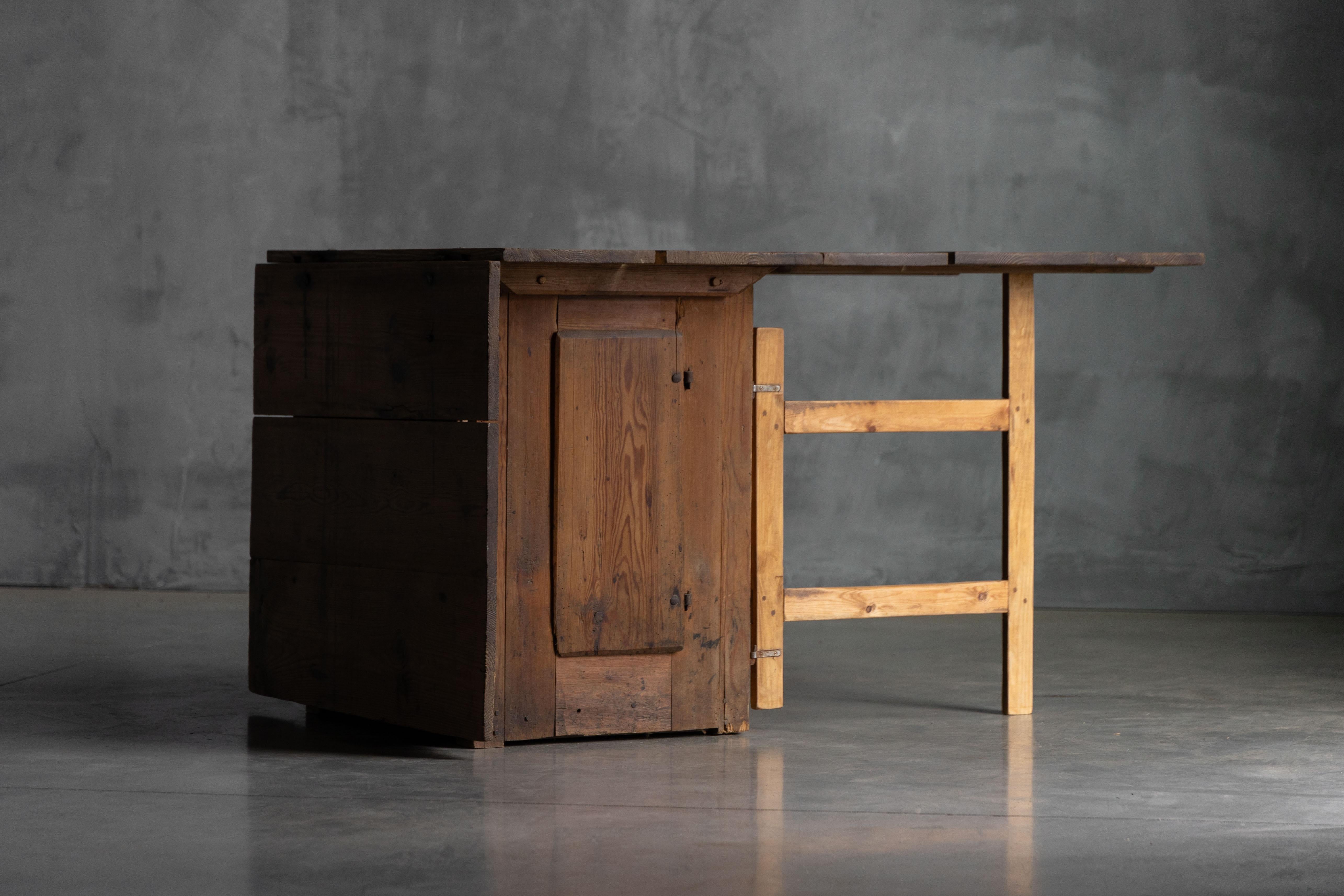 Rustic Vernacular Drop-Leaf Worktable, France, 19th Century For Sale 5