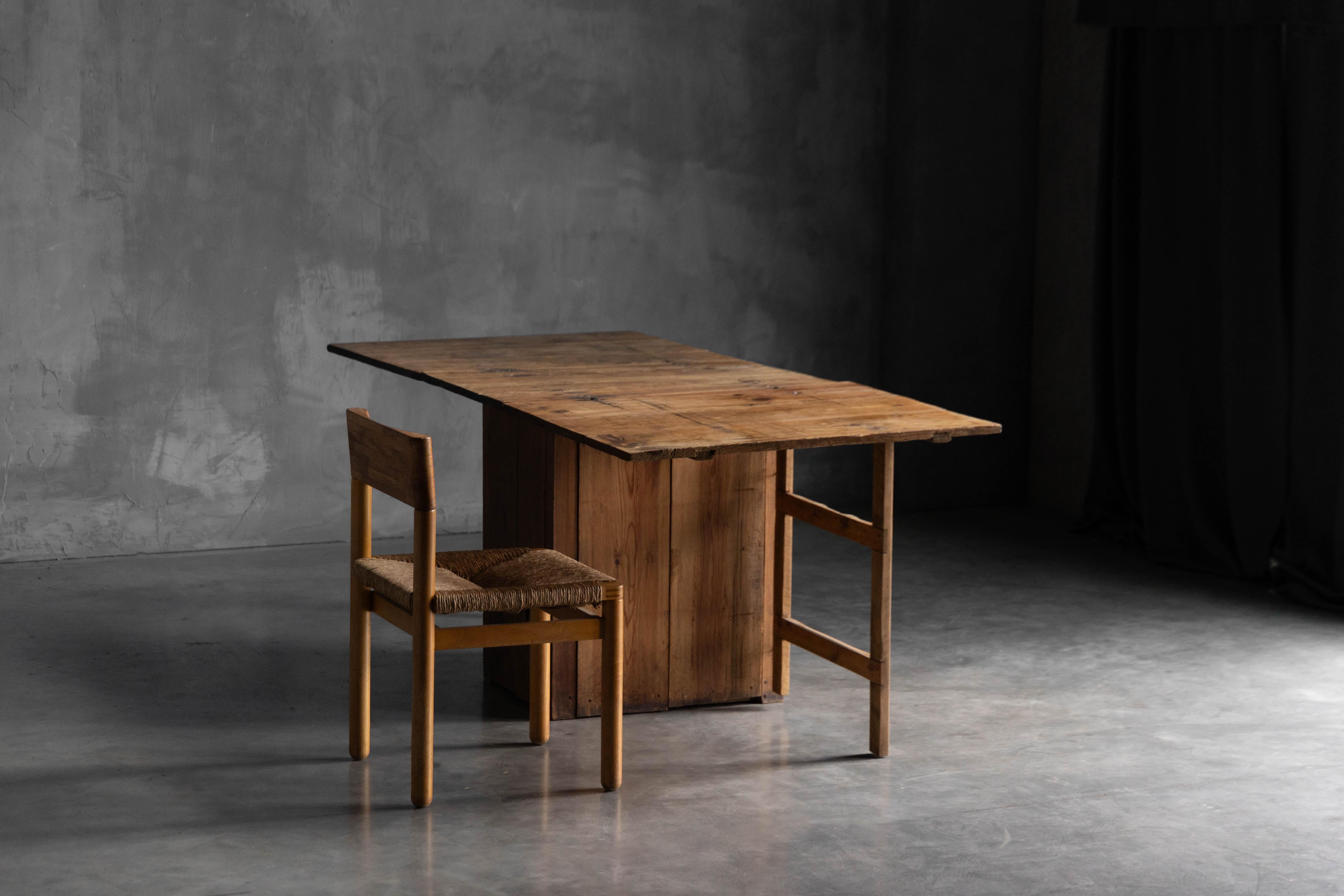 Rustic Vernacular Drop-Leaf Worktable, France, 19th Century For Sale 6