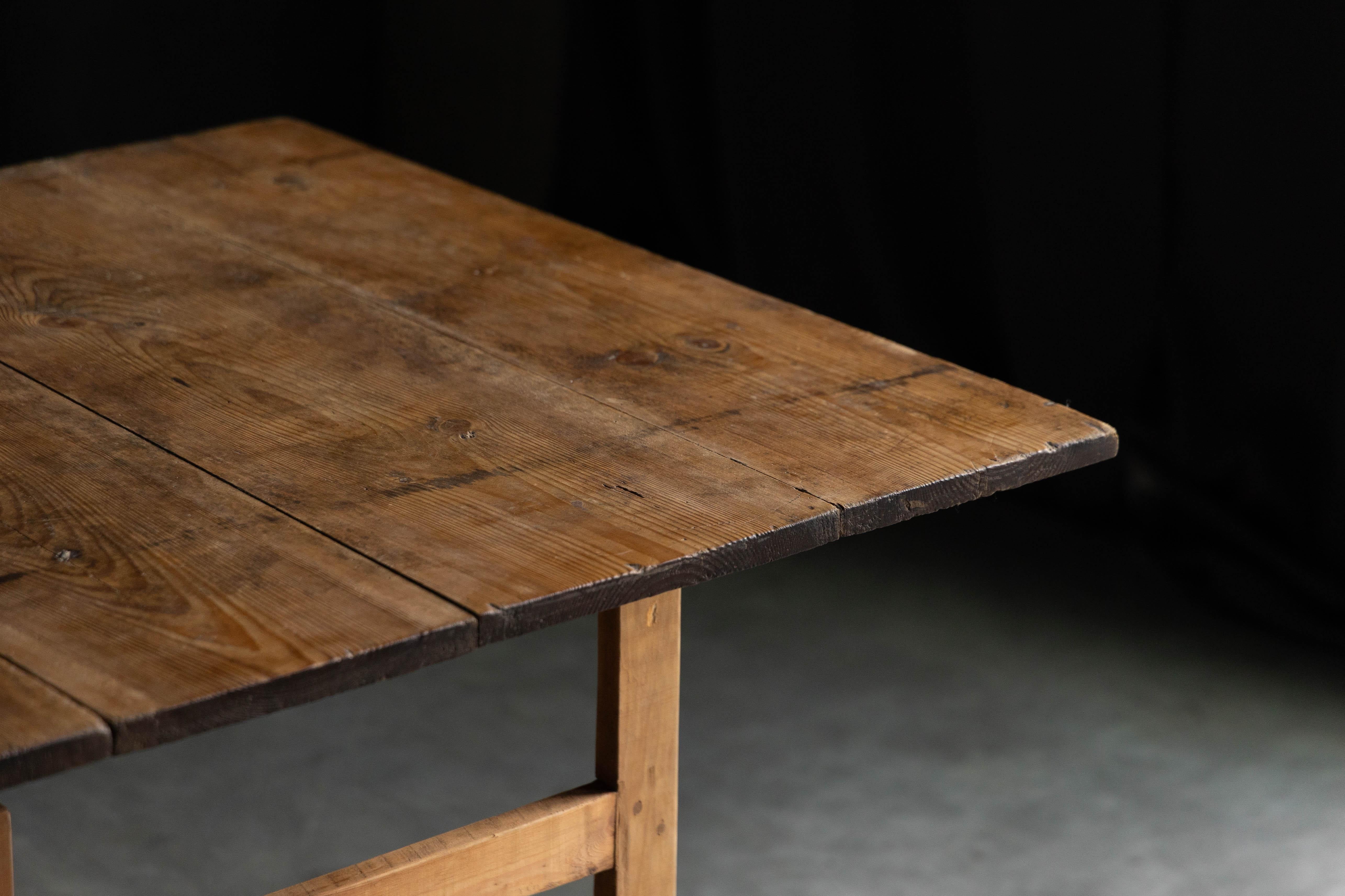 Rustic Vernacular Drop-Leaf Worktable, France, 19th Century For Sale 8