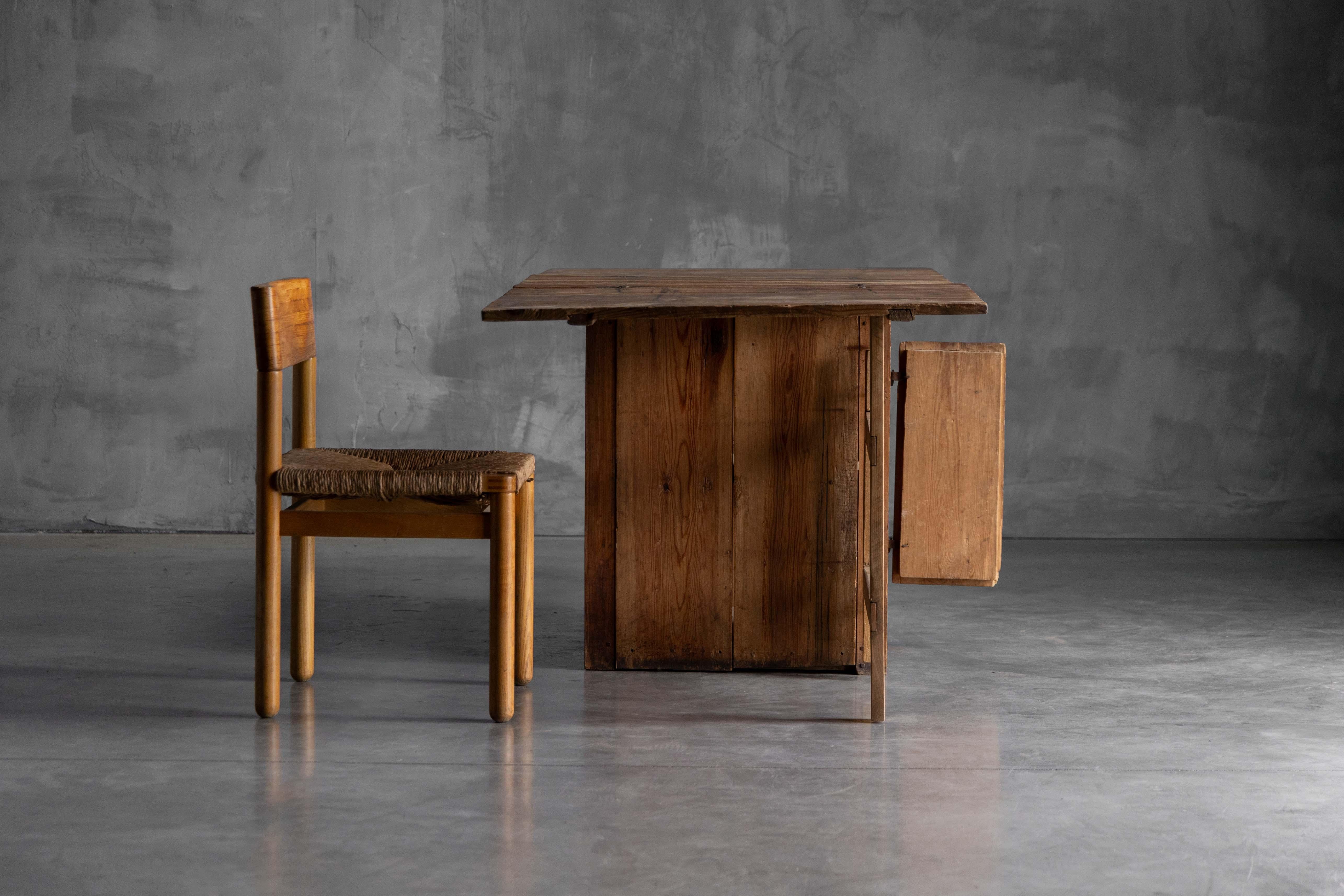 Rustic Vernacular Drop-Leaf Worktable, France, 19th Century For Sale 9