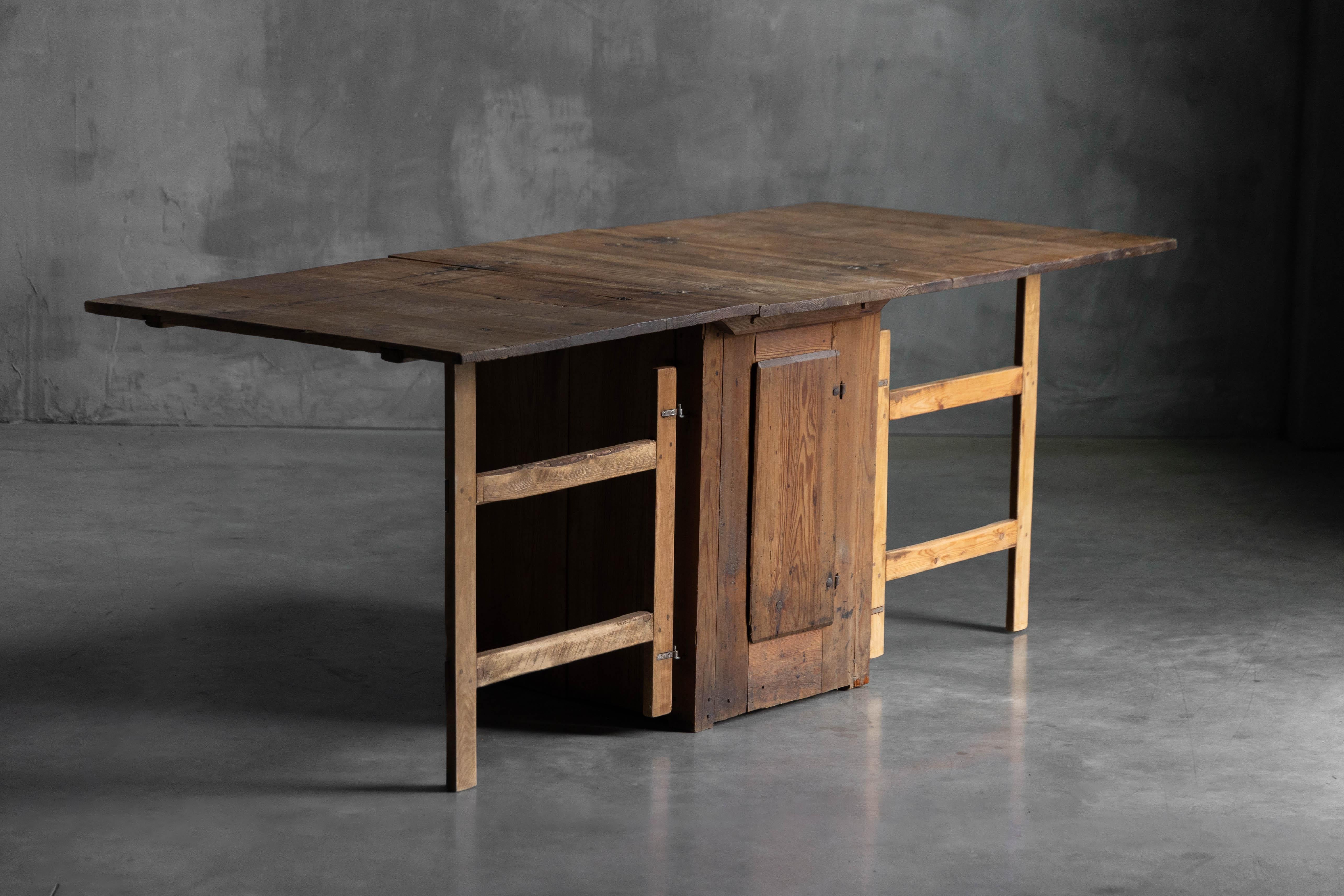 Rustic Vernacular Drop-Leaf Worktable, France, 19th Century For Sale 10