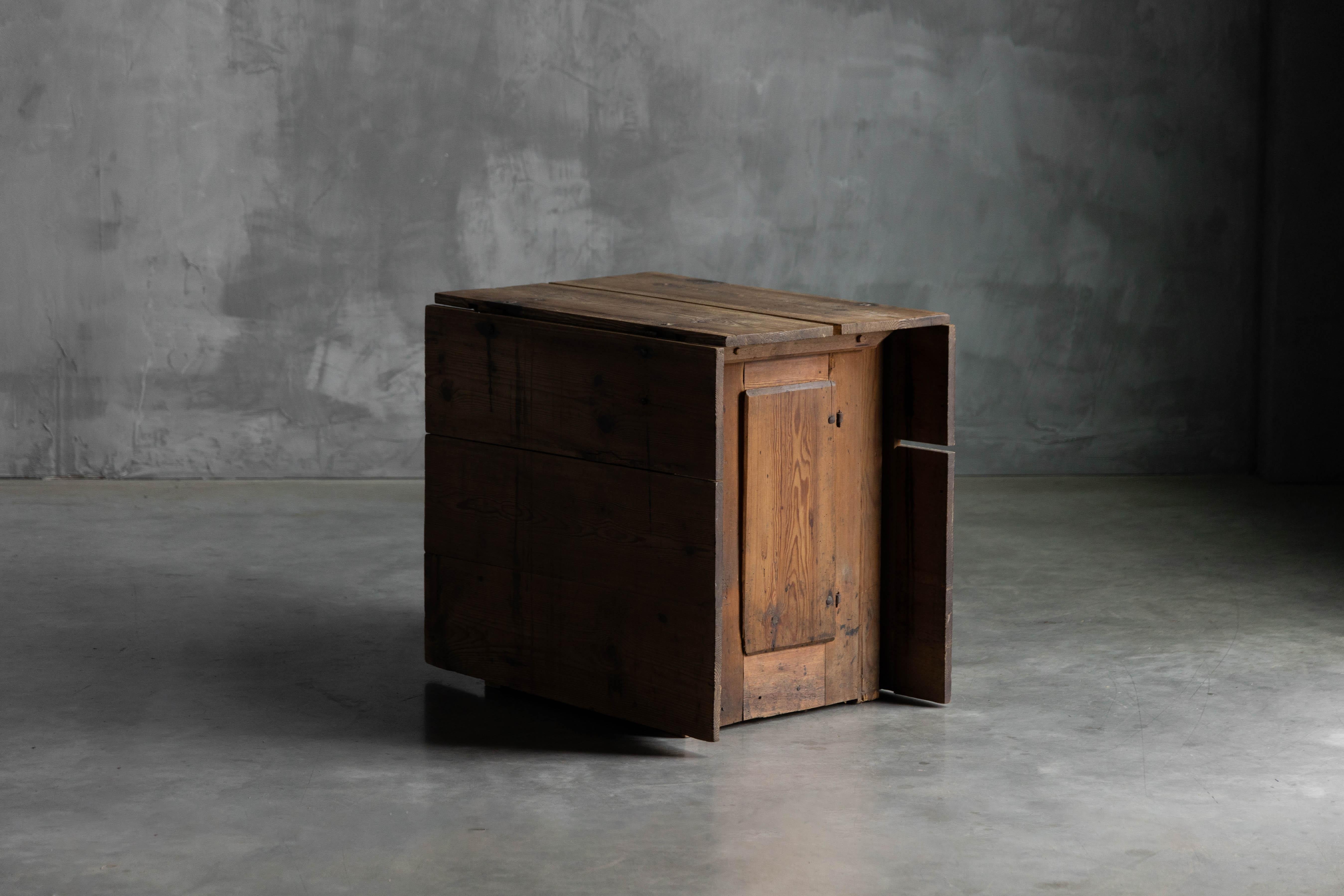Rustic Vernacular Drop-Leaf Worktable, France, 19th Century For Sale 1