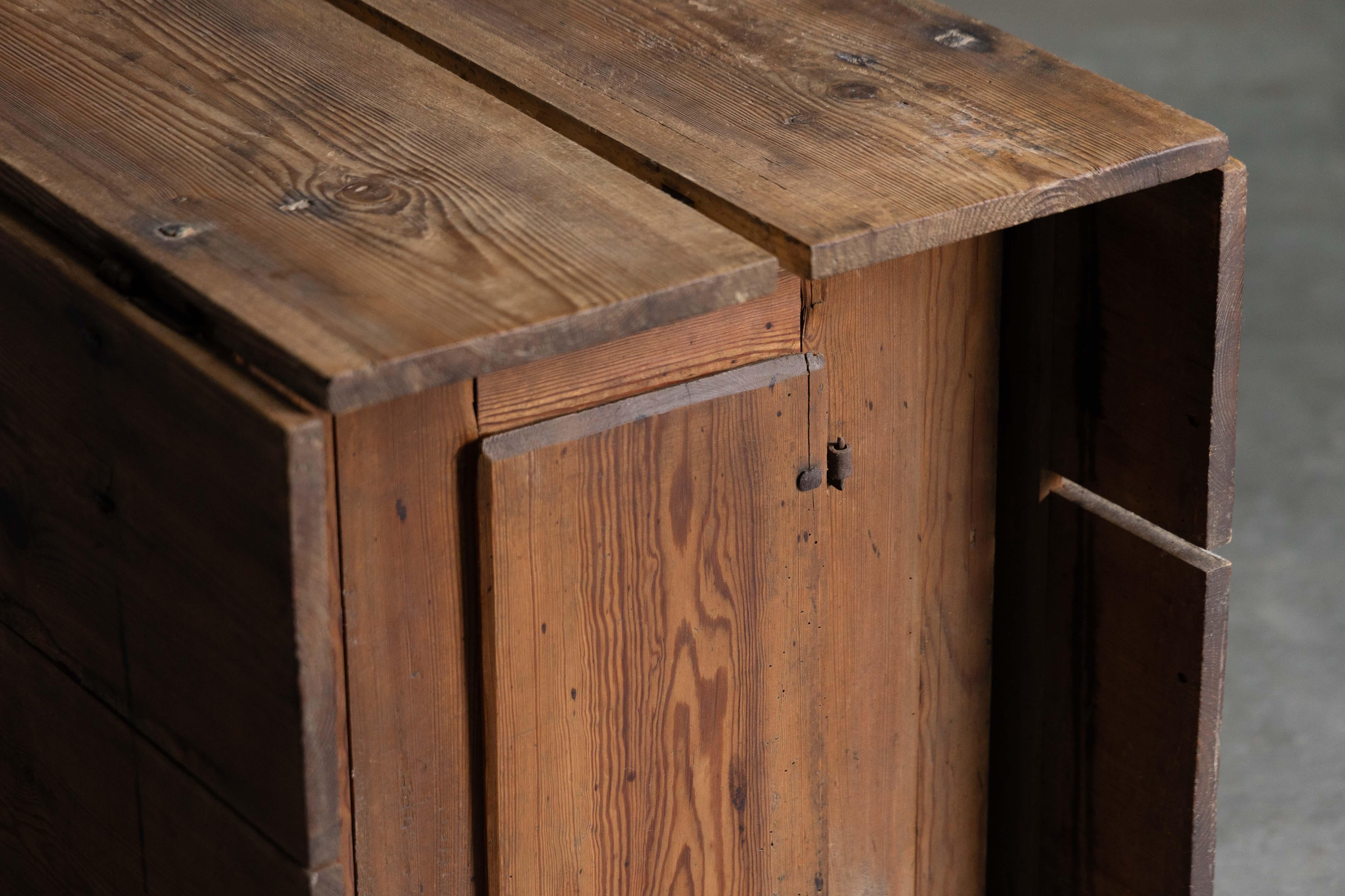 Rustic Vernacular Drop-Leaf Worktable, France, 19th Century For Sale 2