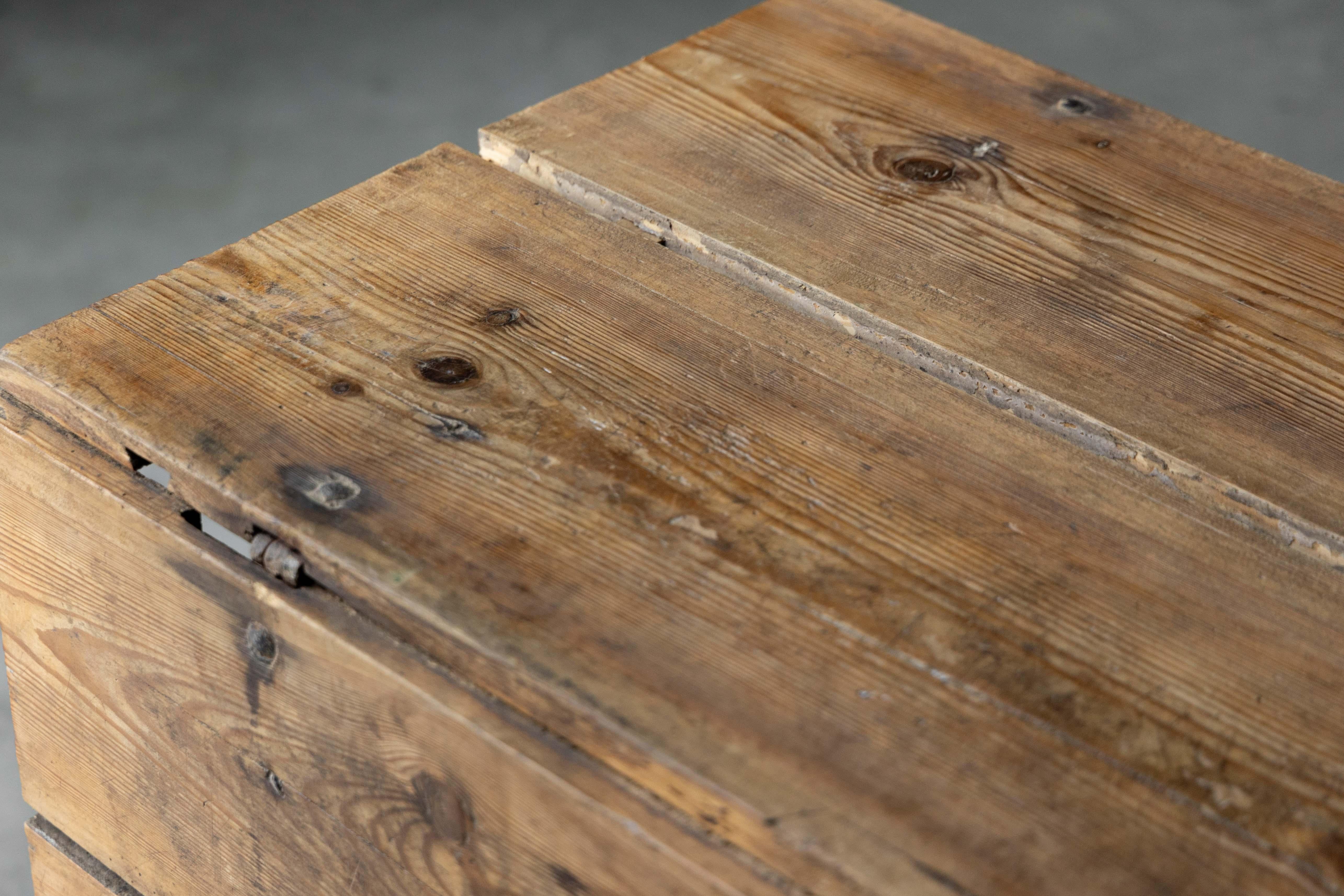 Rustic Vernacular Drop-Leaf Worktable, France, 19th Century For Sale 3