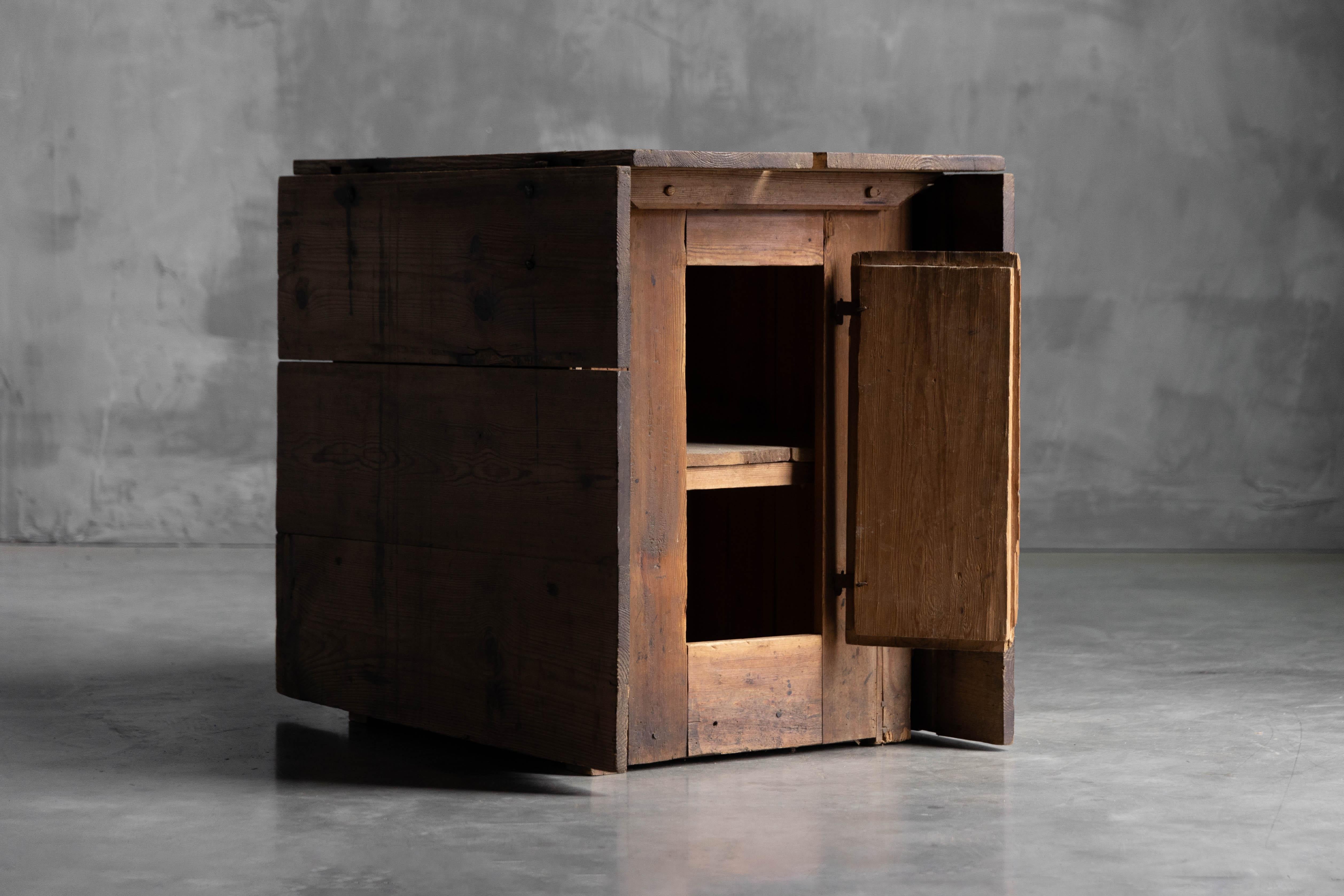 Rustic Vernacular Drop-Leaf Worktable, France, 19th Century For Sale 4