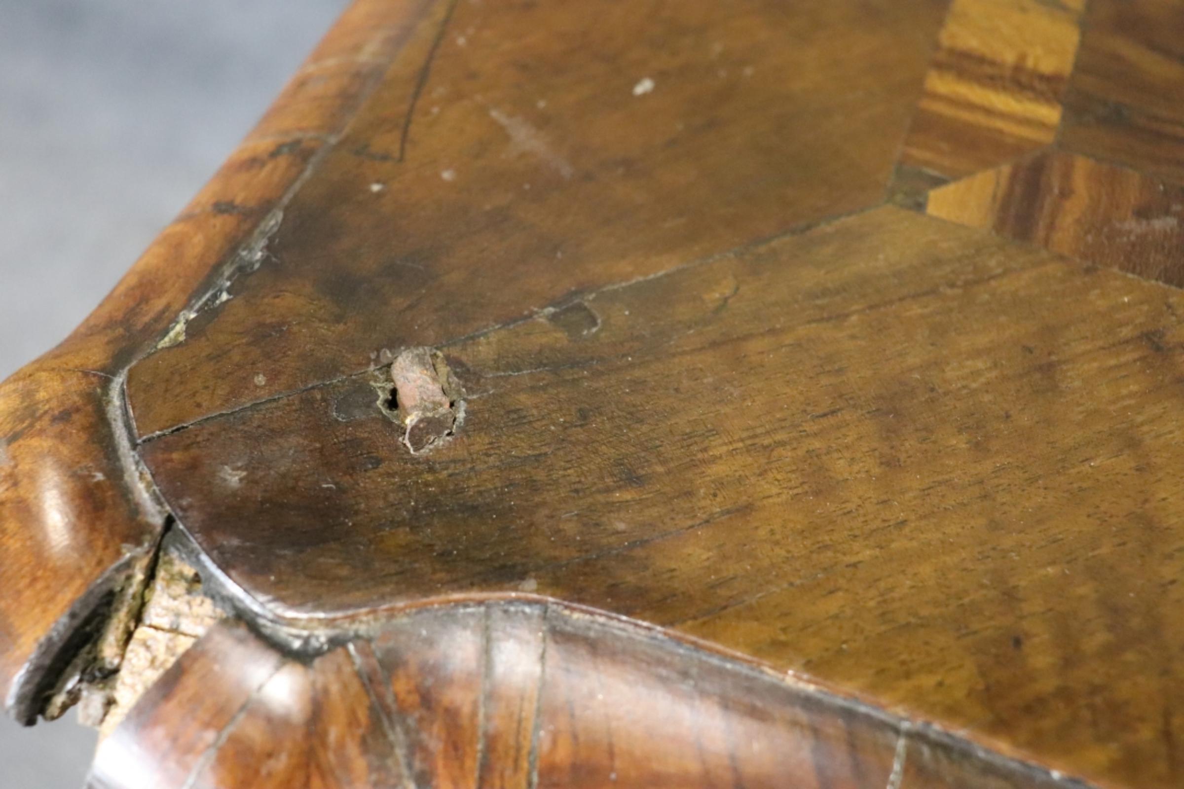 Rustic Viennese 18th Century Serpentine Walnut Drawer Commode For Sale 7