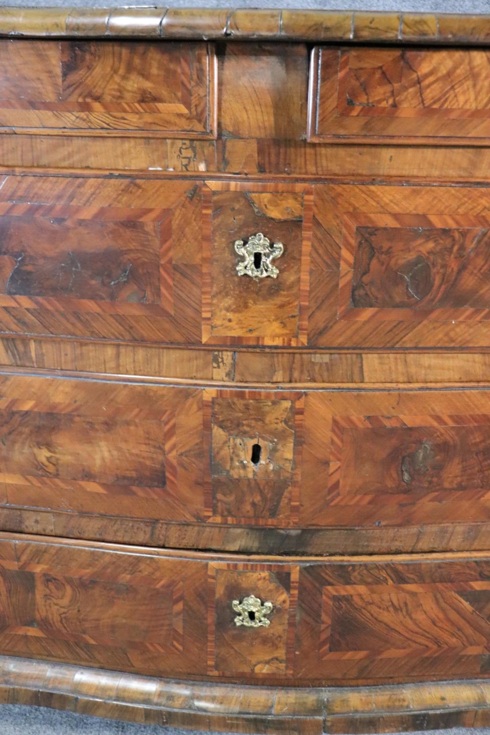 Louis XVI Rustic Viennese 18th Century Serpentine Walnut Drawer Commode For Sale