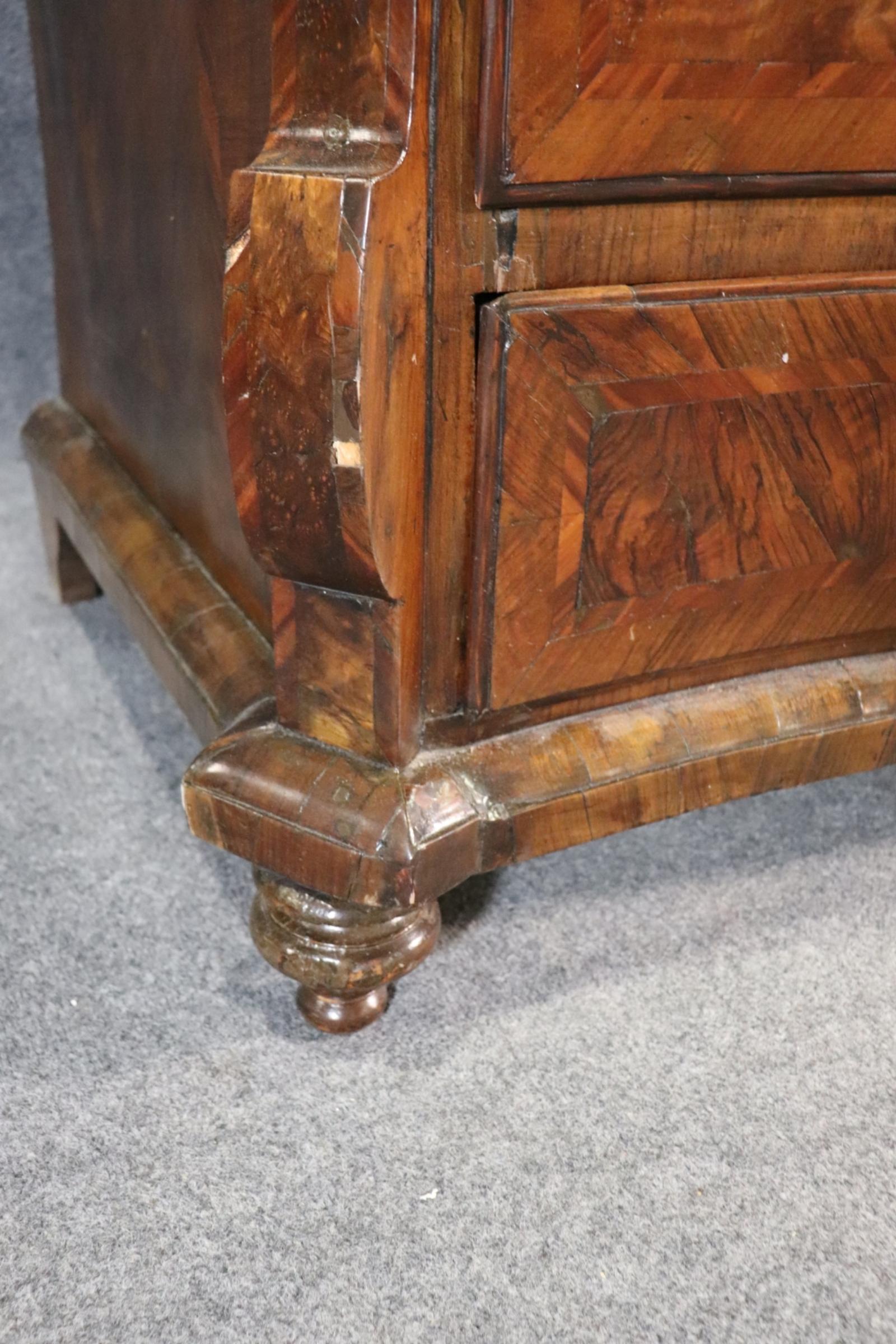 Rustic Viennese 18th Century Serpentine Walnut Drawer Commode For Sale 2