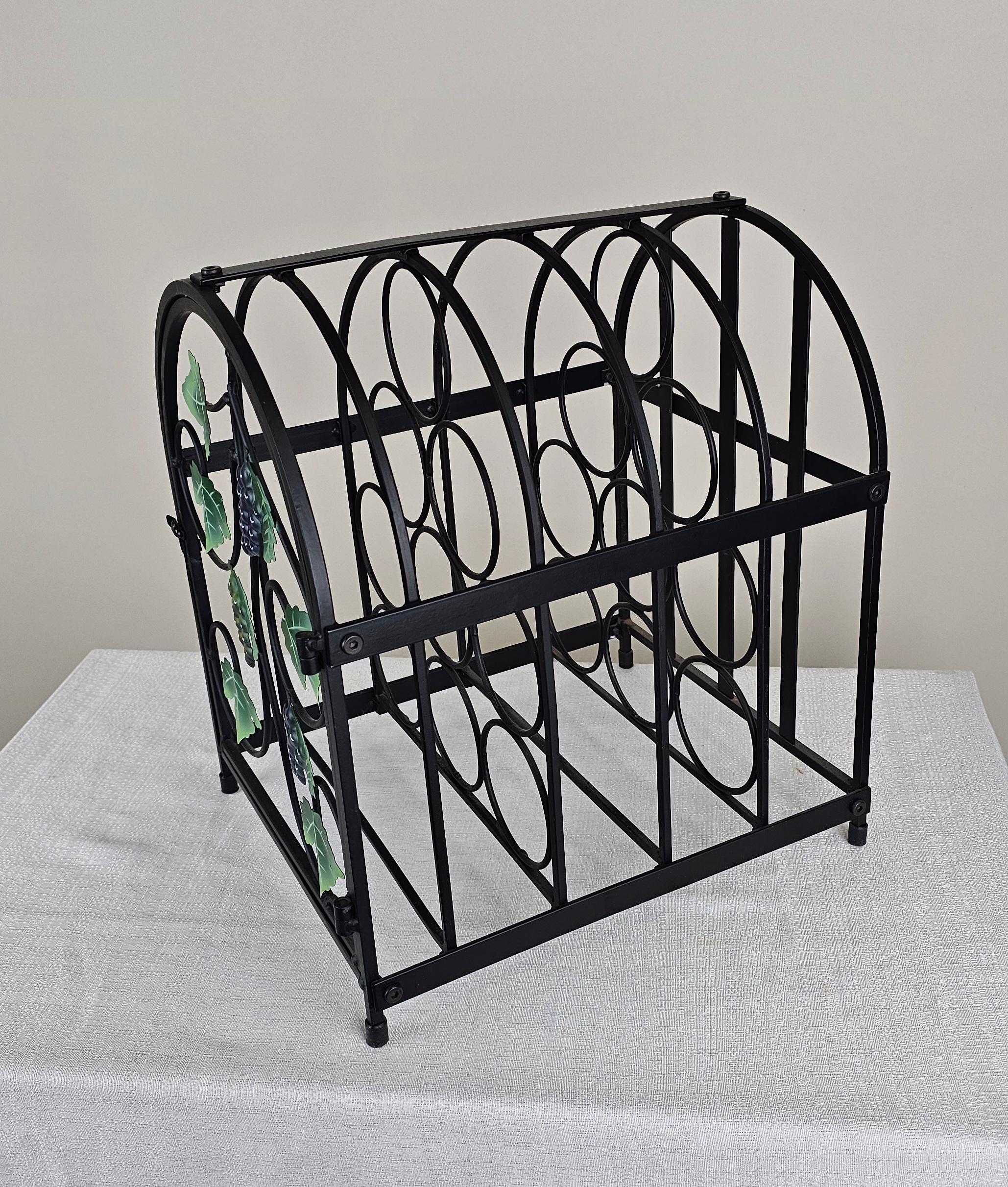 Rustikale Vintage Schwarz Metall Efeu Wein Tabelle Display Rack im Zustand „Gut“ im Angebot in Plainview, NY