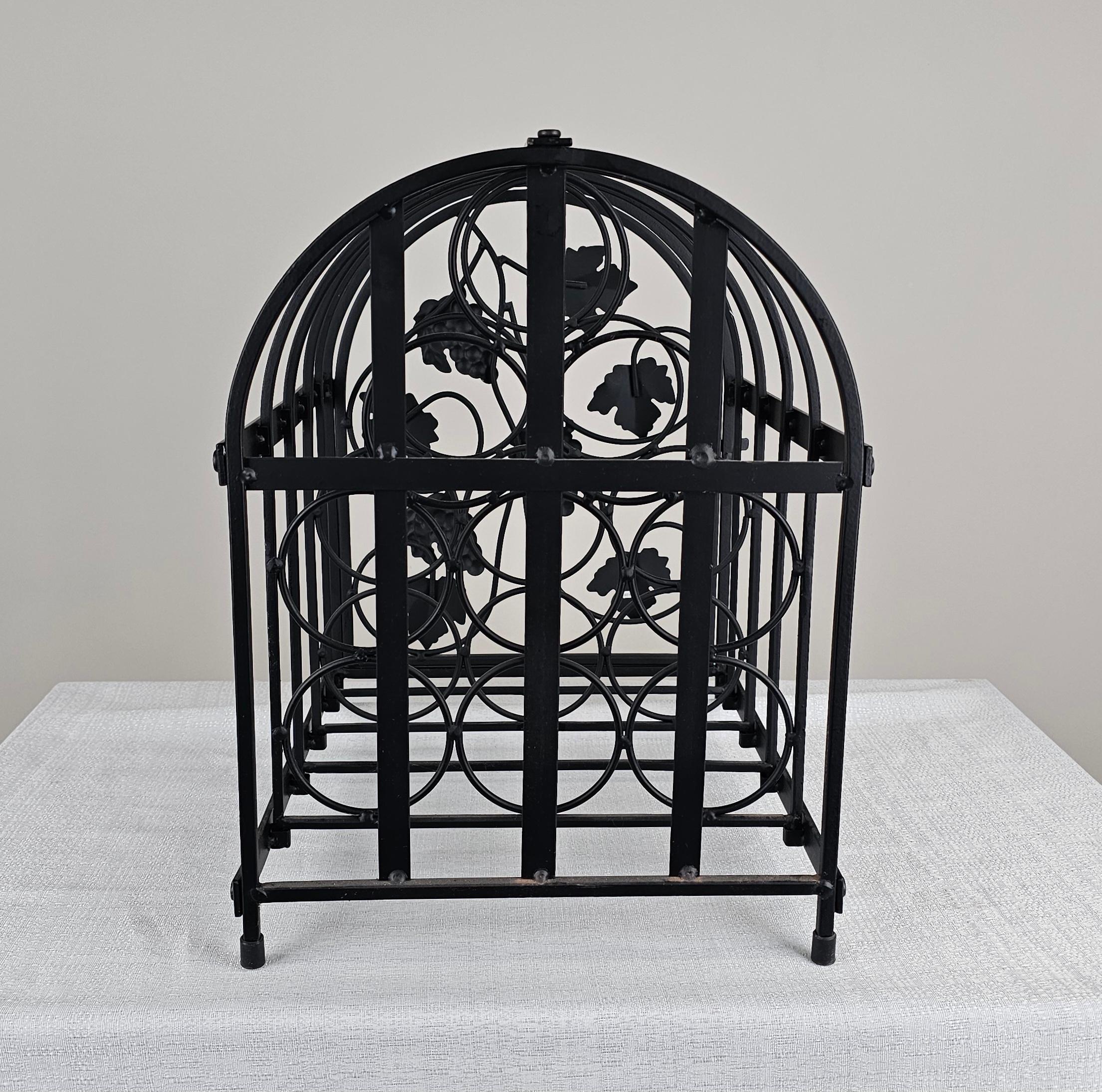 Rustikale Vintage Schwarz Metall Efeu Wein Tabelle Display Rack (Eisen) im Angebot
