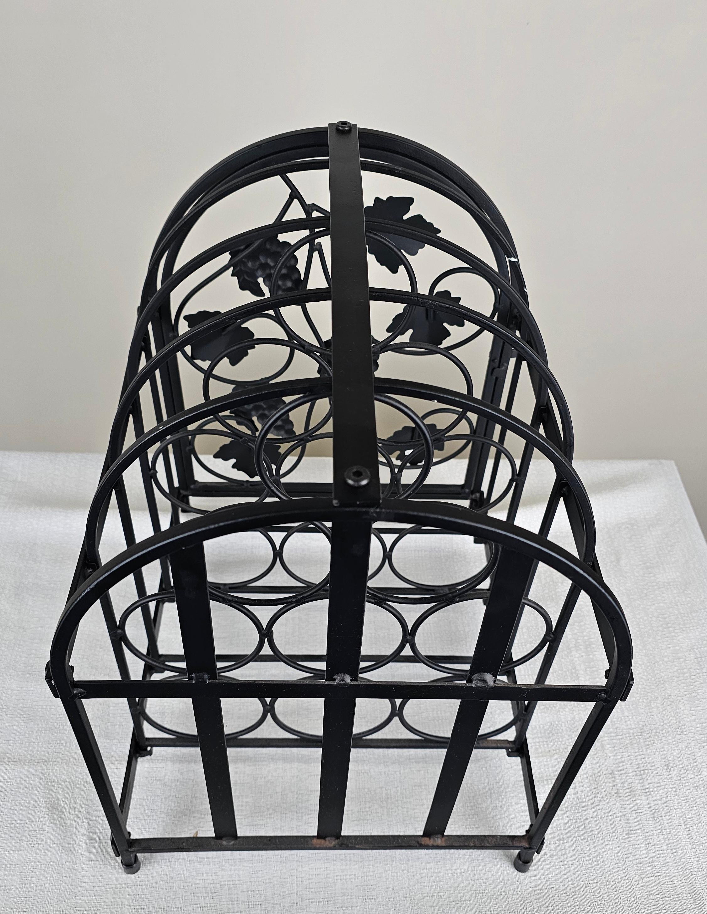 Rustikale Vintage Schwarz Metall Efeu Wein Tabelle Display Rack im Angebot 1