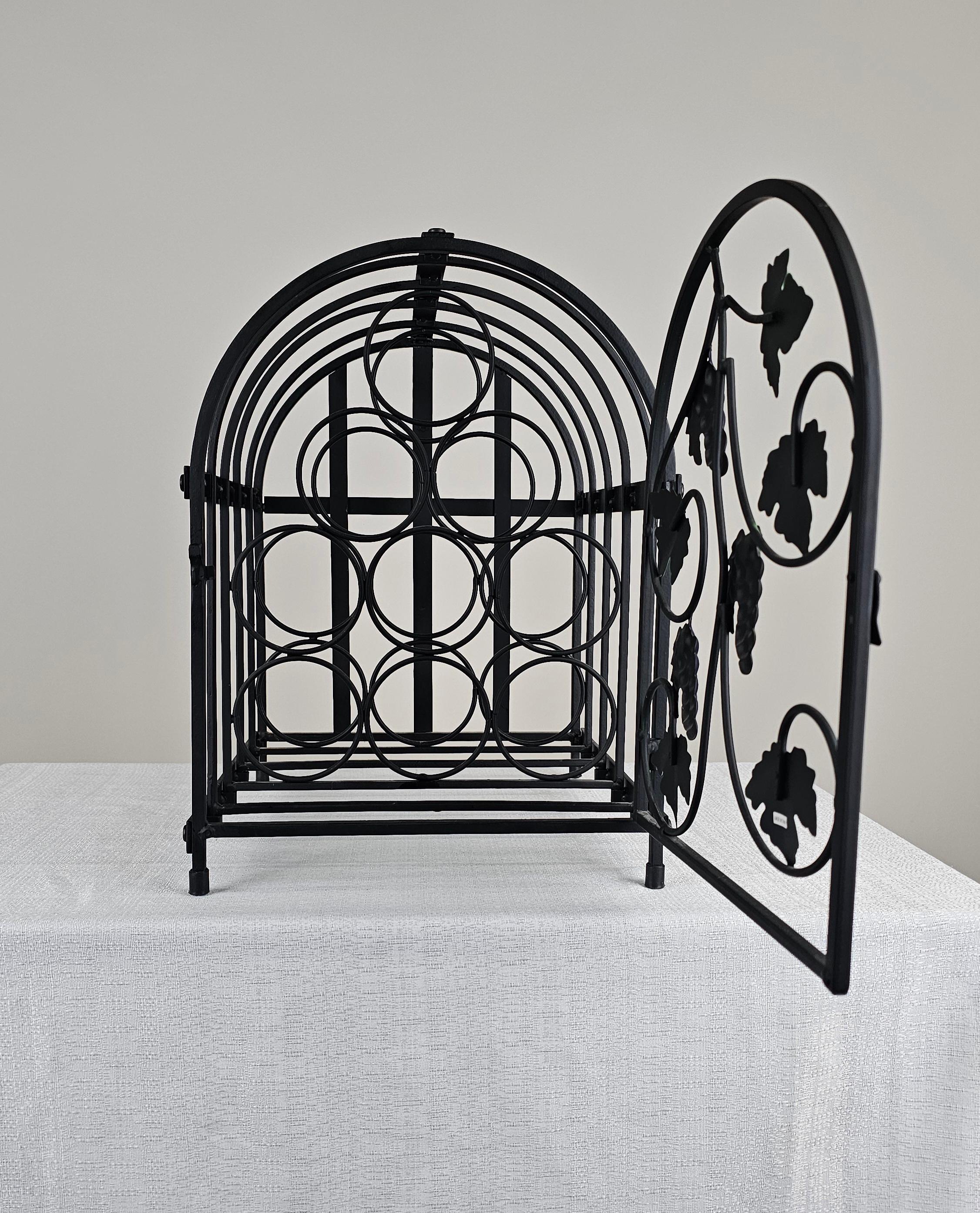 Rustikale Vintage Schwarz Metall Efeu Wein Tabelle Display Rack im Angebot 2