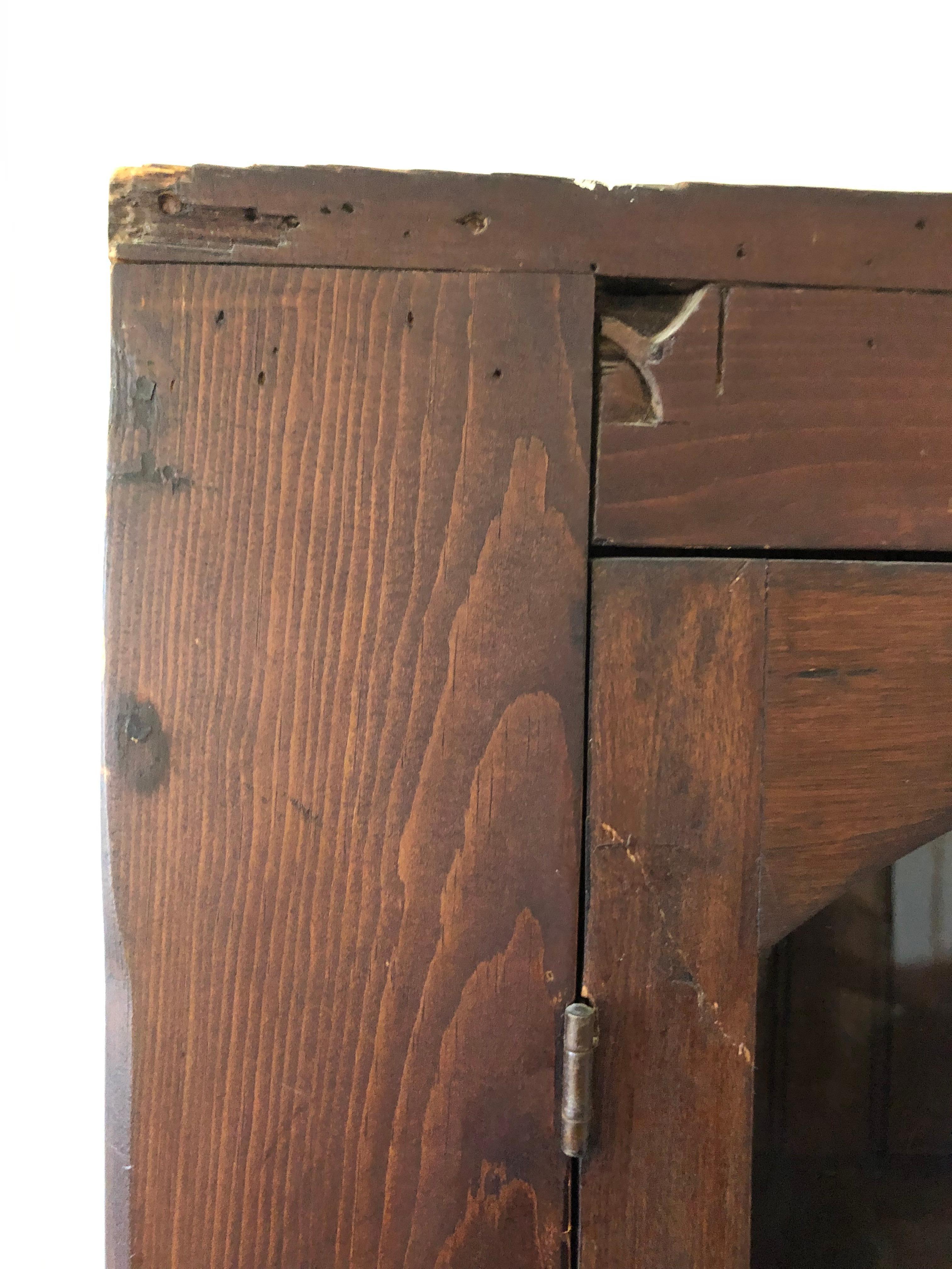 Rustikaler Bücherregalschrank im Vintage-Stil mit aufgearbeitetem Holz im Angebot 3
