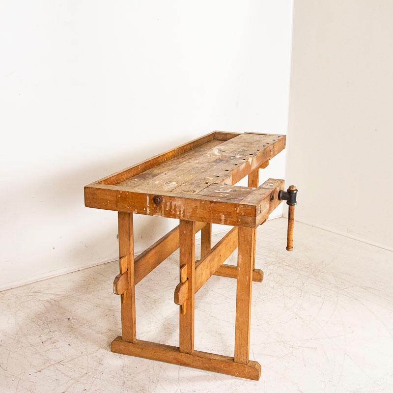 Rustic Vintage Carpenter's Workbench Work Table In Good Condition In Round Top, TX