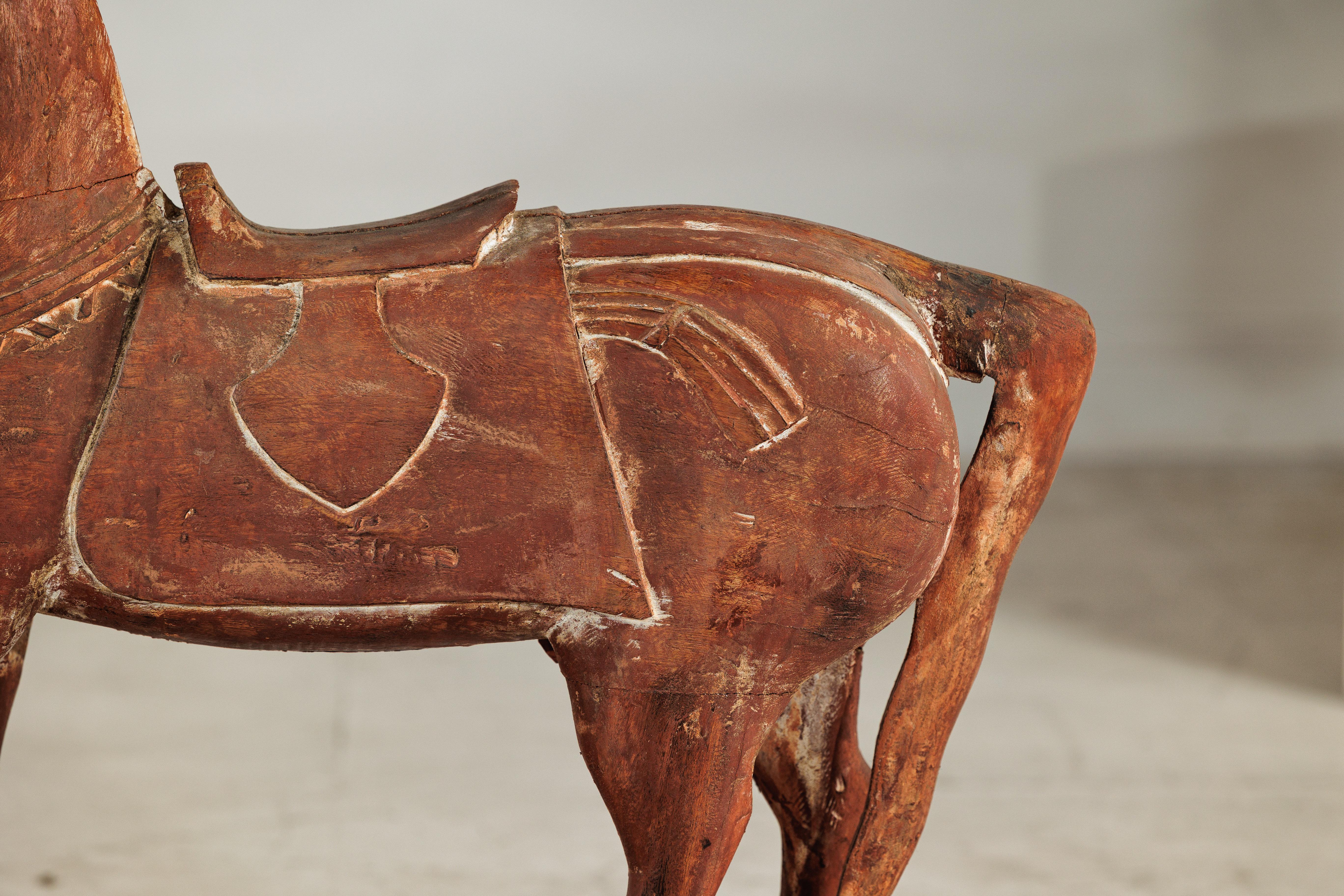 Cavallo rustico in legno intagliato d'epoca con sella su cavalletto, circa 1950 In condizioni buone in vendita a Yonkers, NY
