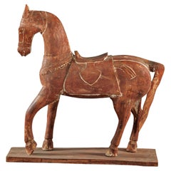 Cheval rustique vintage en bois sculpté avec selle sur pied, circa 1950