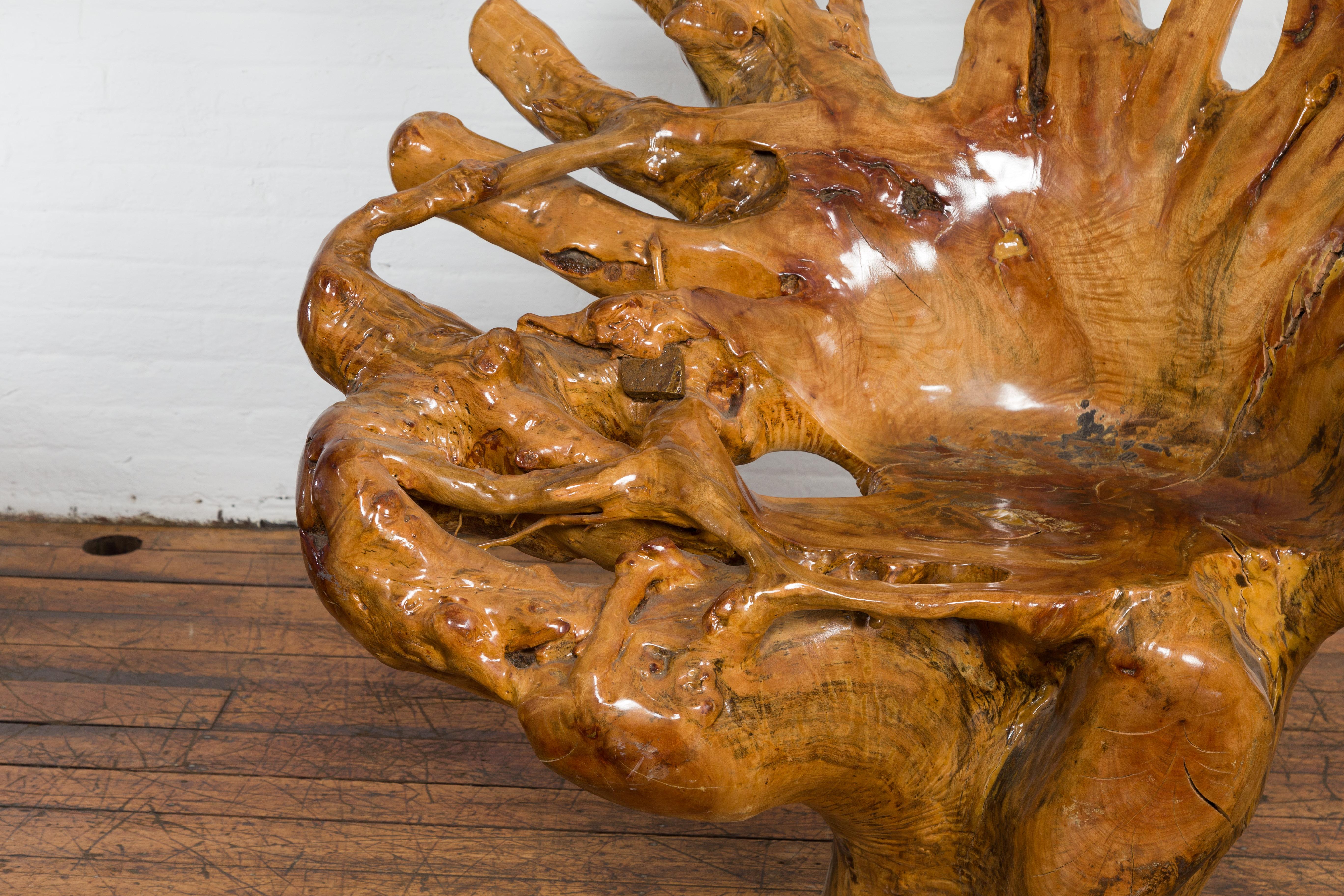 XX secolo Sedia rustica in legno di canfora con forma scultorea e finitura lucida in vendita