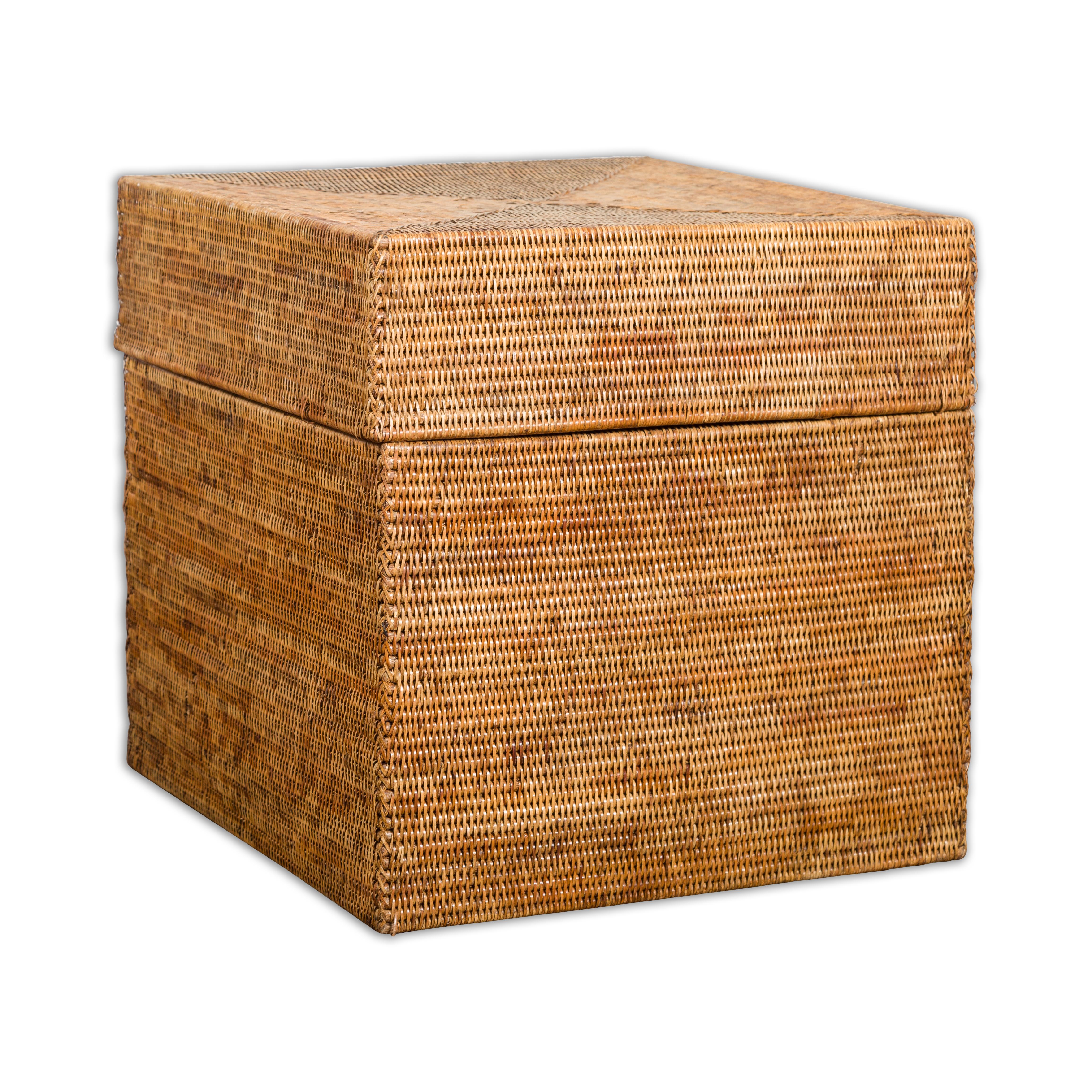 Rustic Vintage Country Style Thai Woven Rattan Lidded Storage Box For Sale 8