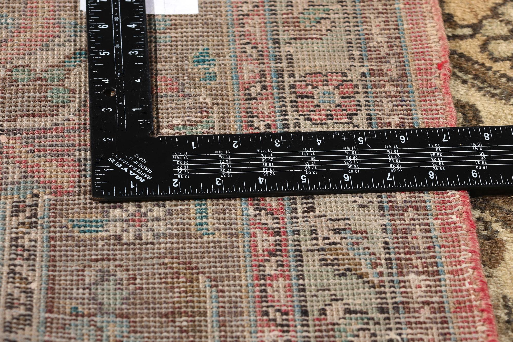 XX secolo Tappeto Tabriz persiano rustico anni '50 in tonalità terra con stile moderno in vendita