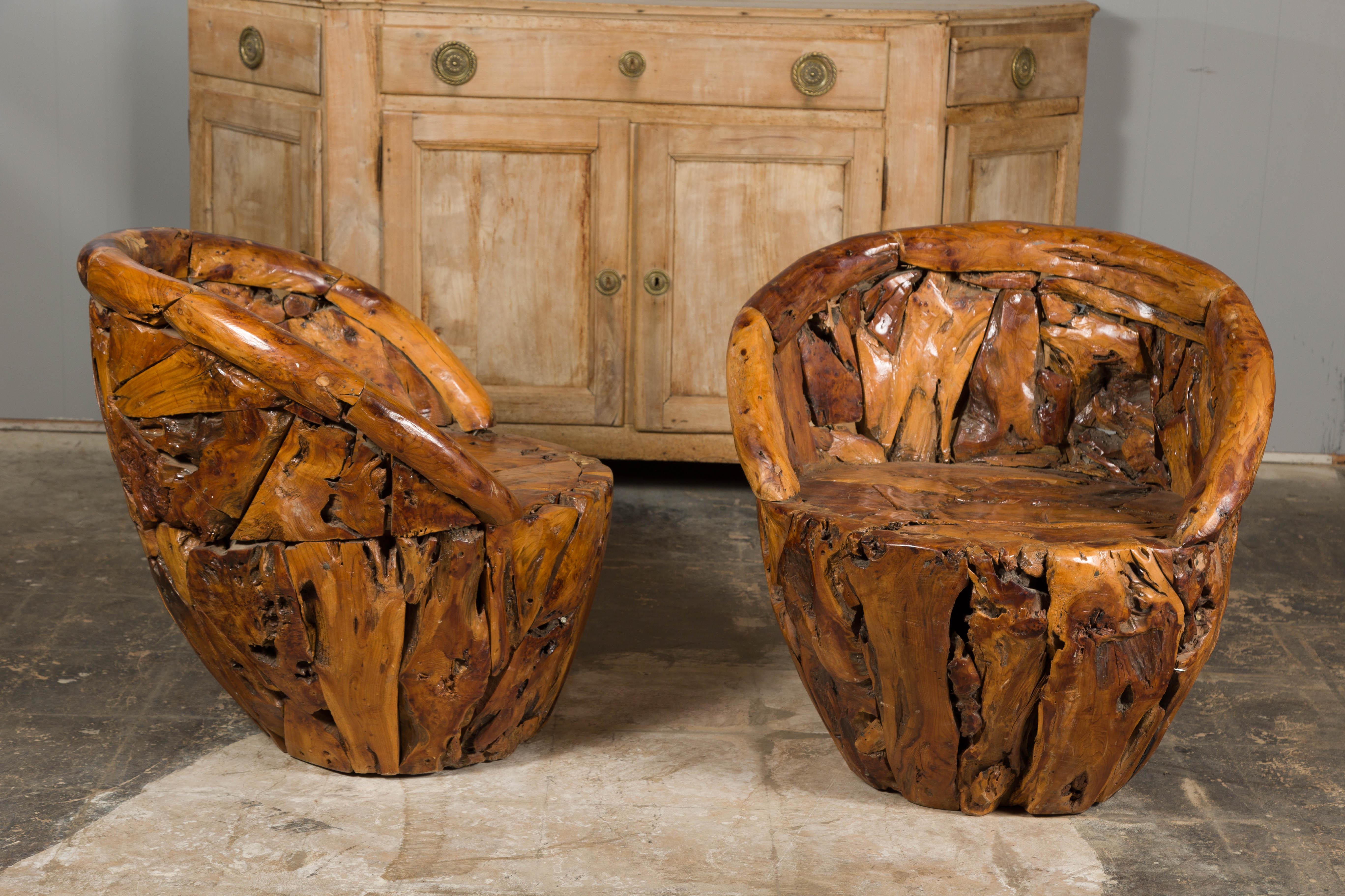 Paire de fauteuils rustiques vintage en bois de racine avec dossiers enveloppants en vente 6