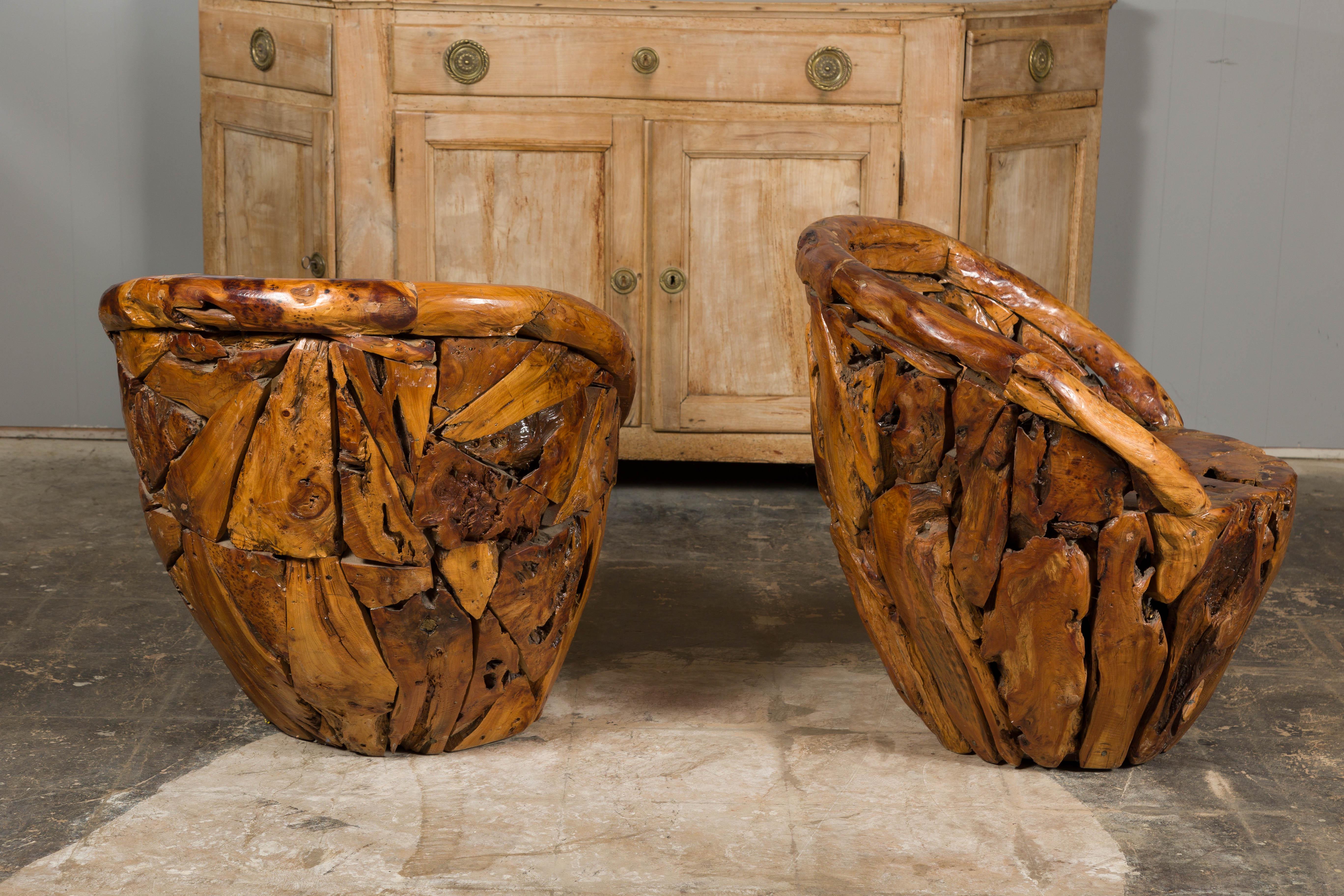 Paire de fauteuils rustiques vintage en bois de racine avec dossiers enveloppants en vente 7