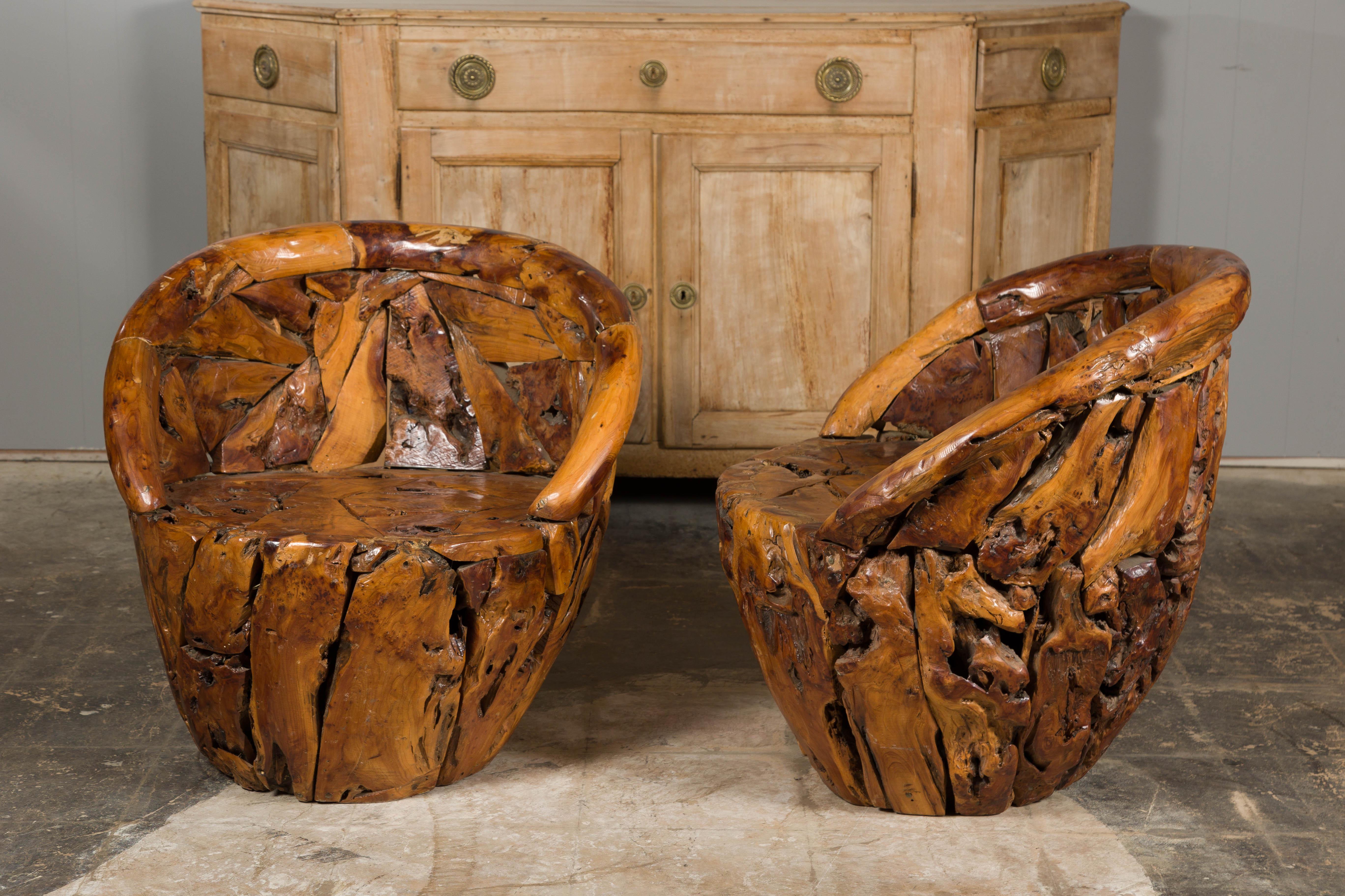 Paire de fauteuils rustiques vintage en bois de racine avec dossiers enveloppants en vente 9