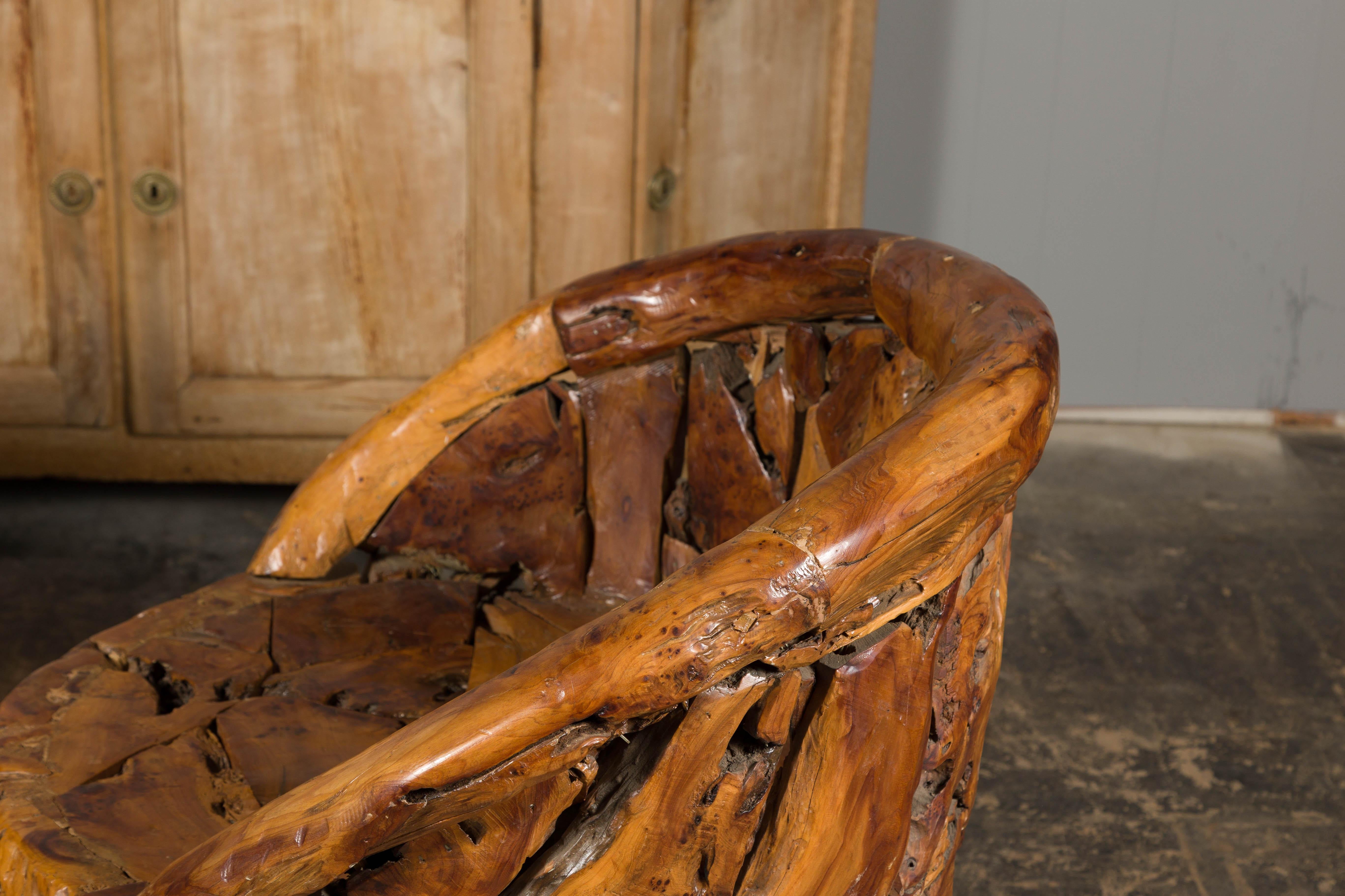 Paire de fauteuils rustiques vintage en bois de racine avec dossiers enveloppants en vente 10