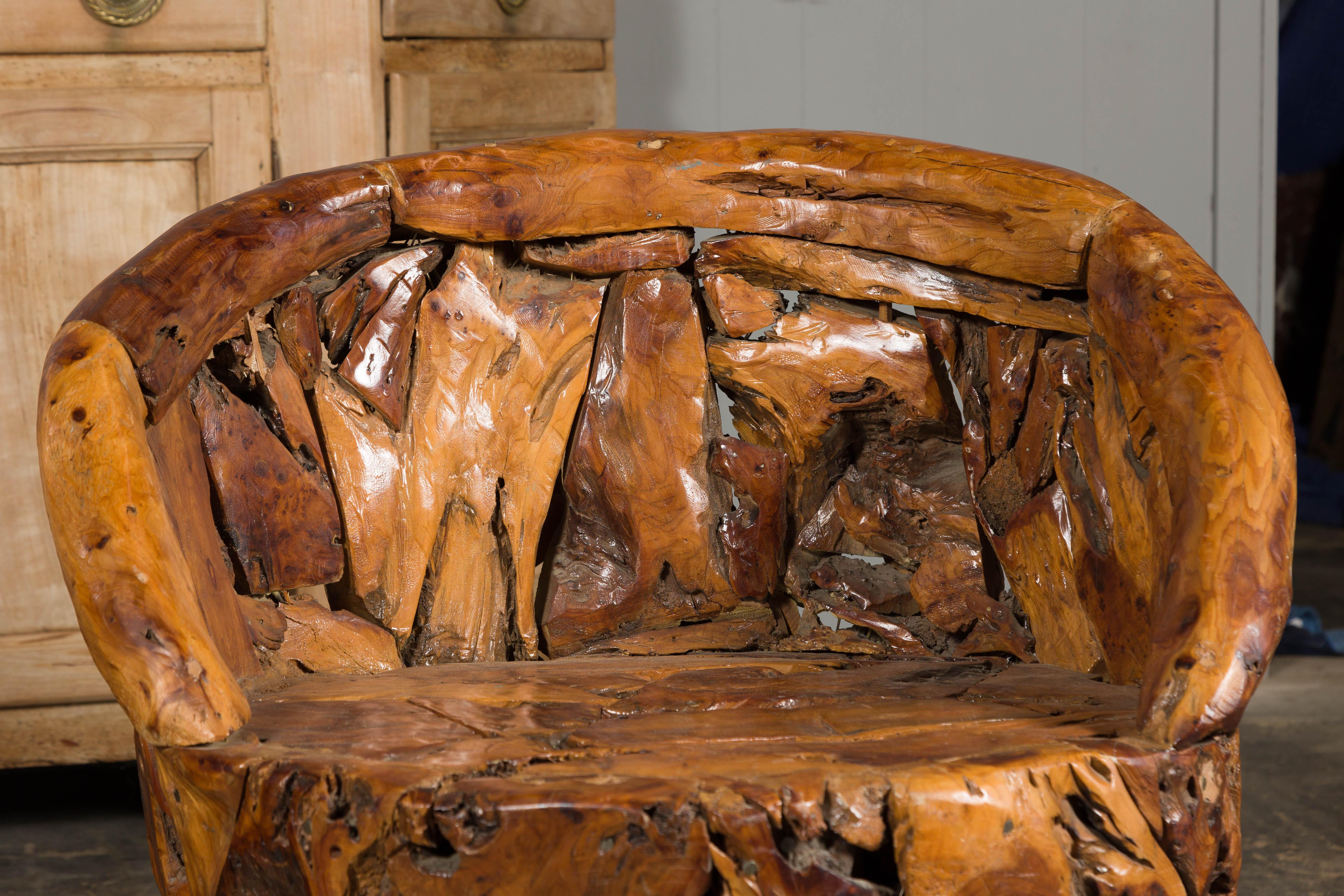 Paire de fauteuils rustiques vintage en bois de racine avec dossiers enveloppants en vente 2