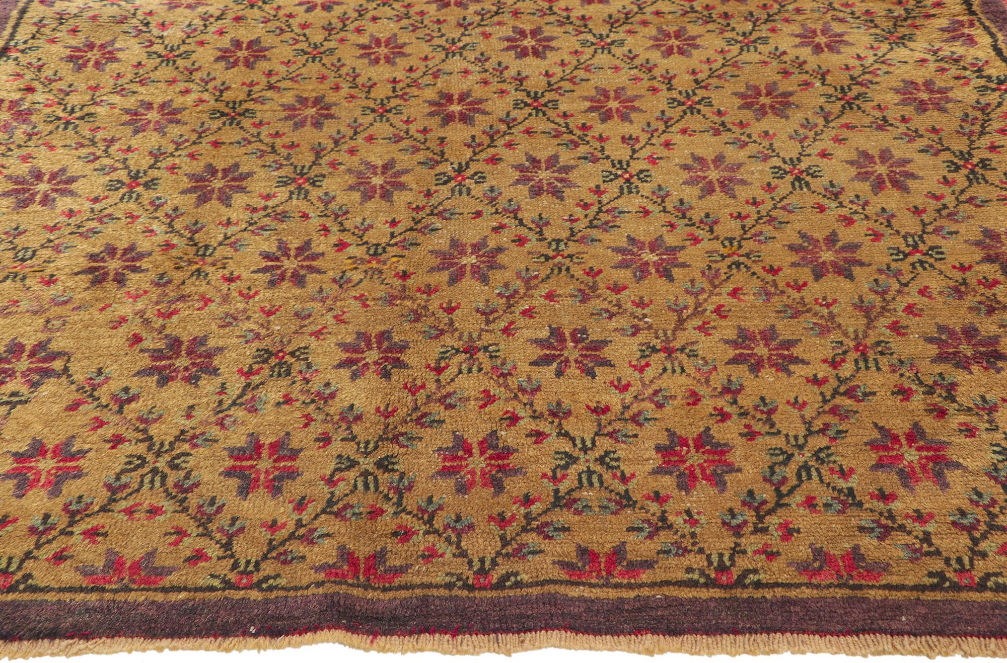 Rustic Vintage Turkish Oushak Rug with Floral Lattice Motif In Good Condition For Sale In Dallas, TX