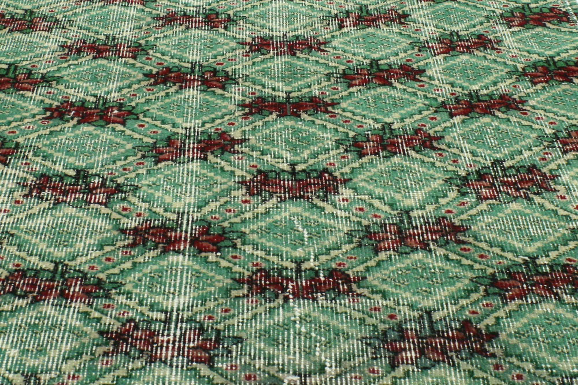Rustic Vintage Turkish Sivas Rug In Distressed Condition For Sale In Dallas, TX