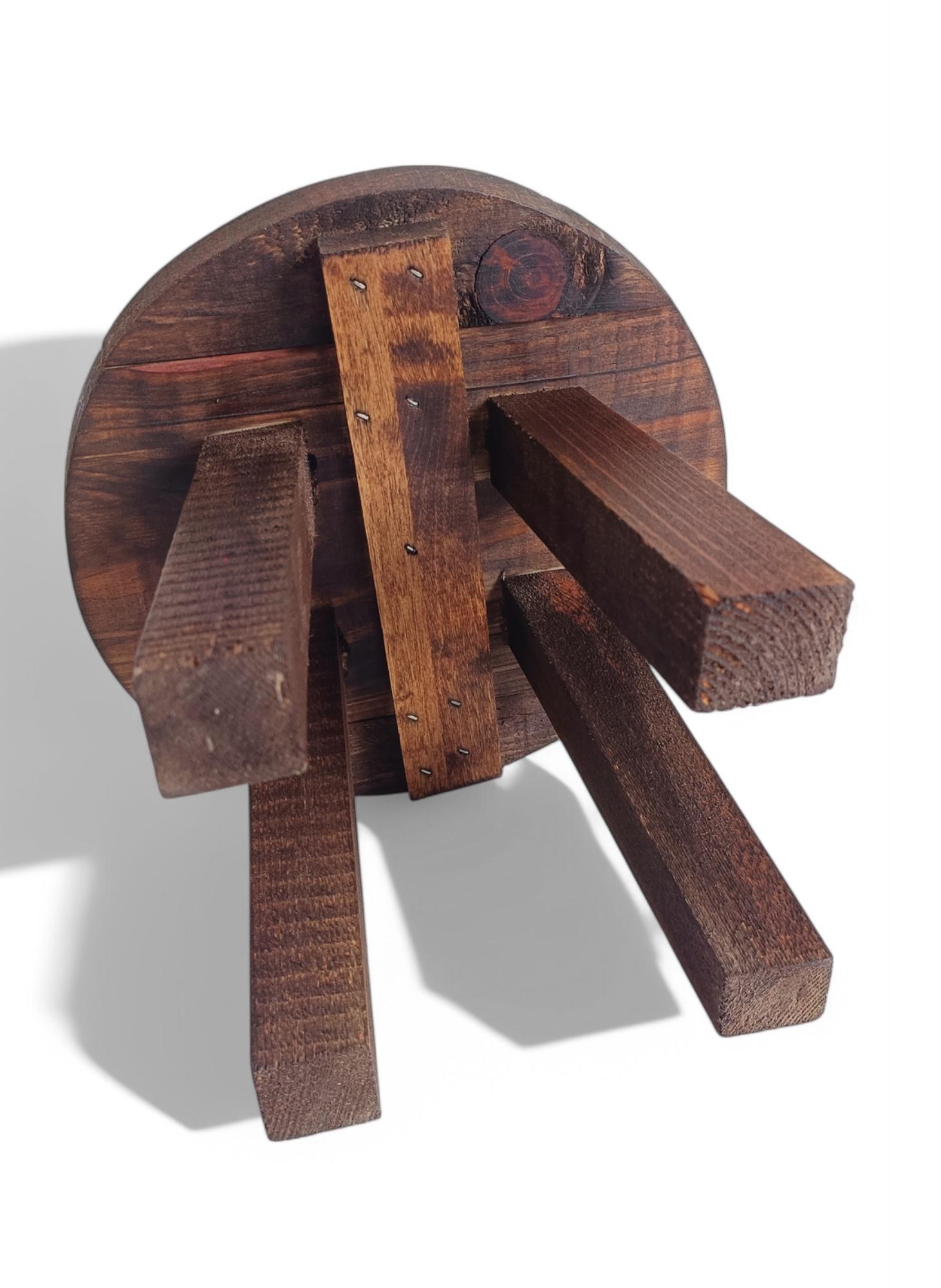 Table d'appoint rustique de tabouret en bois ancien Wabi Sabi, France, début du 20e siècle en vente 5