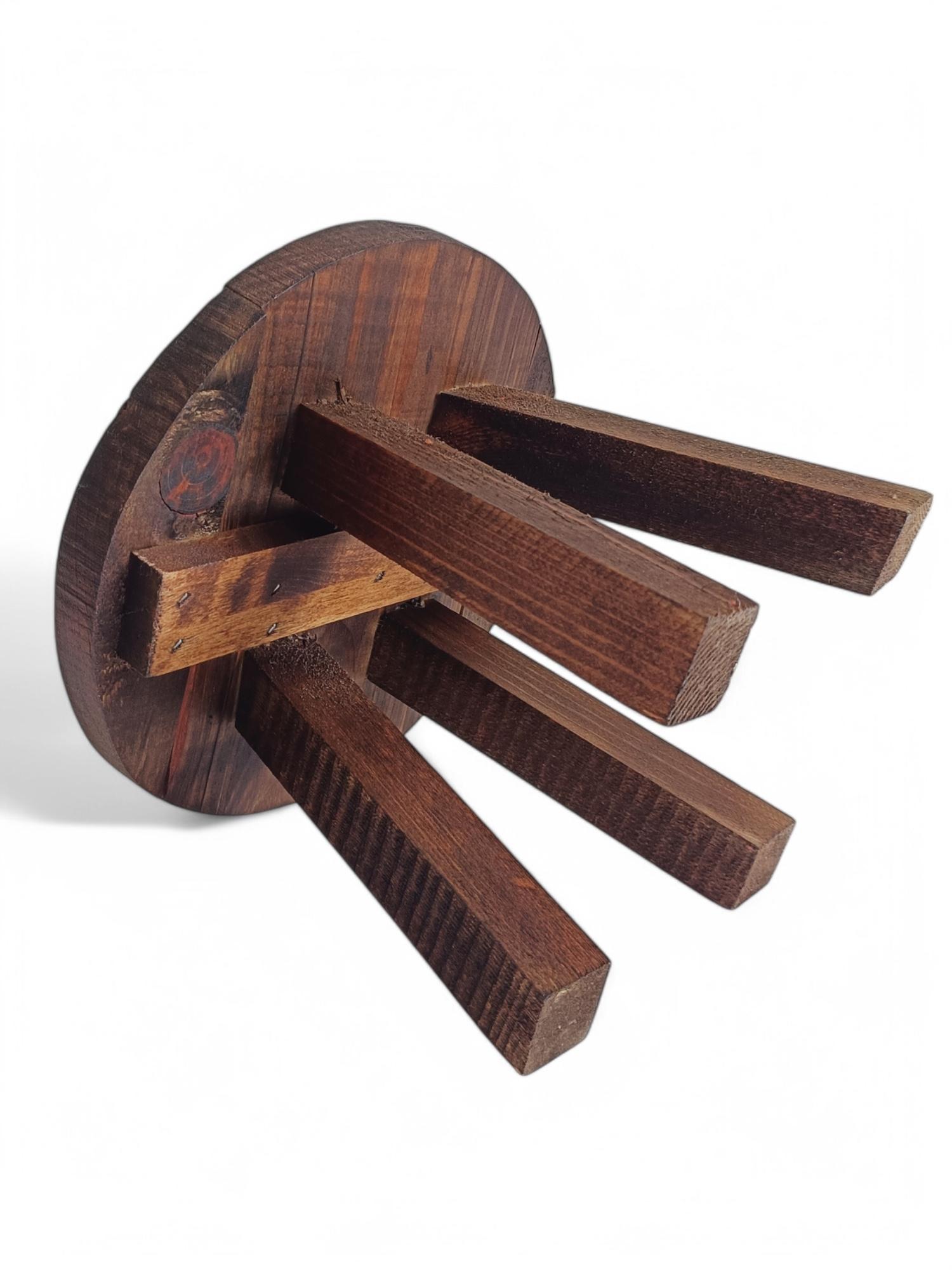 Table d'appoint rustique de tabouret en bois ancien Wabi Sabi, France, début du 20e siècle en vente 6