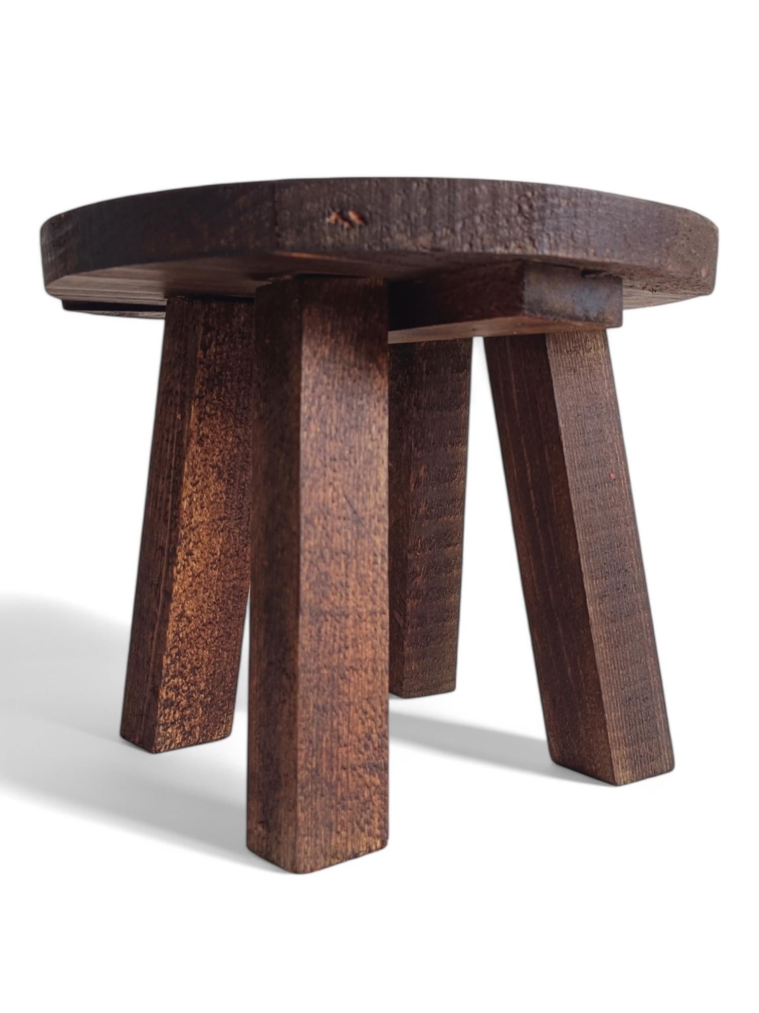 Bois Table d'appoint rustique de tabouret en bois ancien Wabi Sabi, France, début du 20e siècle en vente
