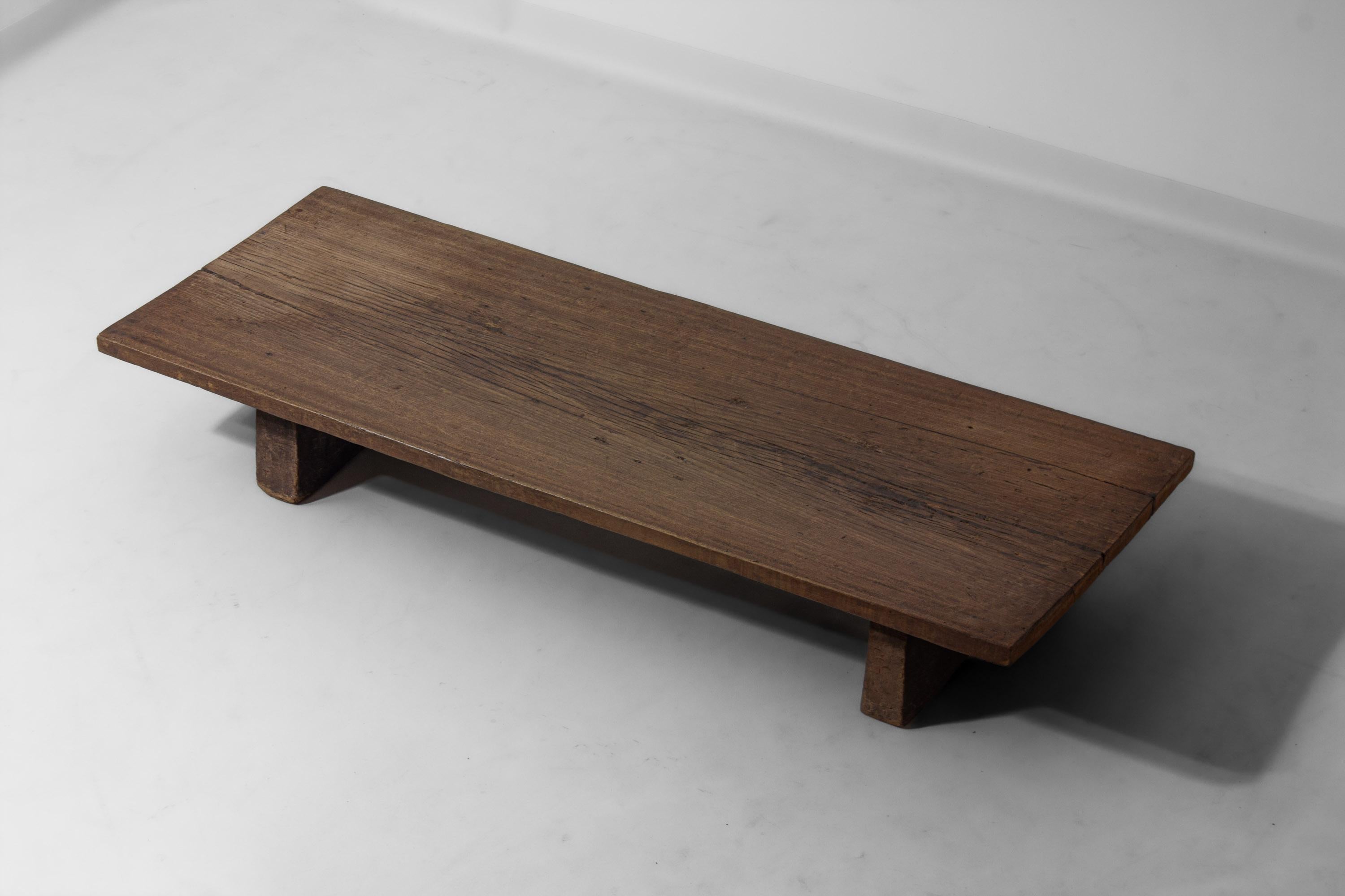 Tavolino rustico wabi sabi brutalista in legno massiccio, Francia del 1900 in vendita 4