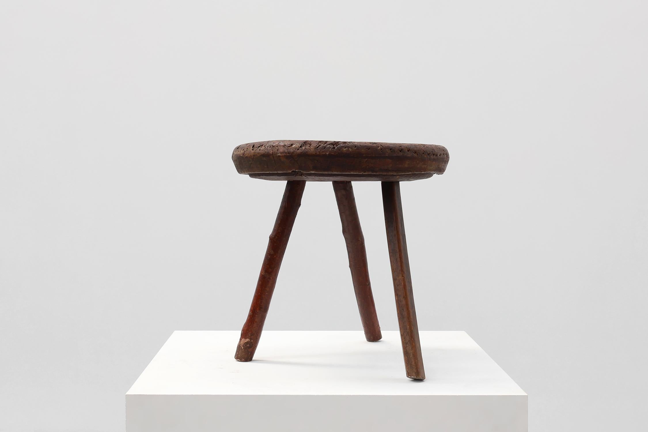 Rustic Wabi Sabi style solid oak tripod stool, France ca. 1850 In Good Condition For Sale In Meulebeke, BE