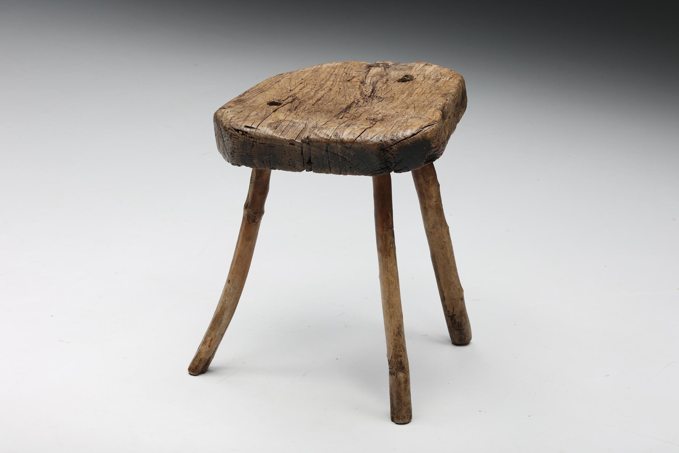 Rustic Wabi Sabi Tripod Stool, France, 1950s In Good Condition In Antwerp, BE
