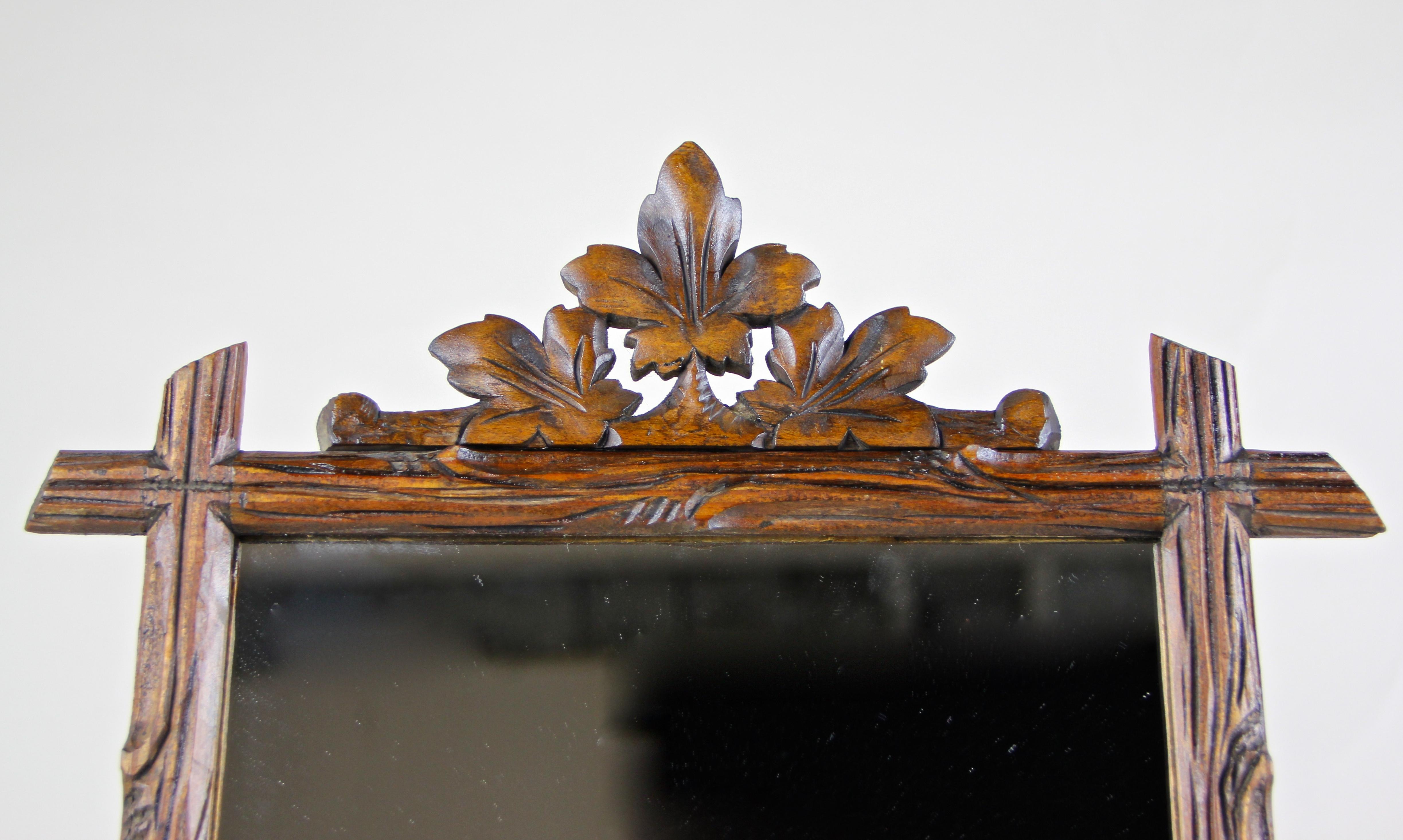 Rustic Wall Mirror Black Forest Hand Carved, Austria, circa 1890 In Good Condition In Lichtenberg, AT