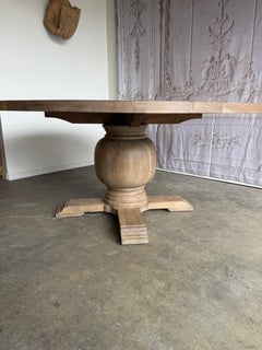 Mesa de comedor rústica con pedestal de nogal de Miamar Home