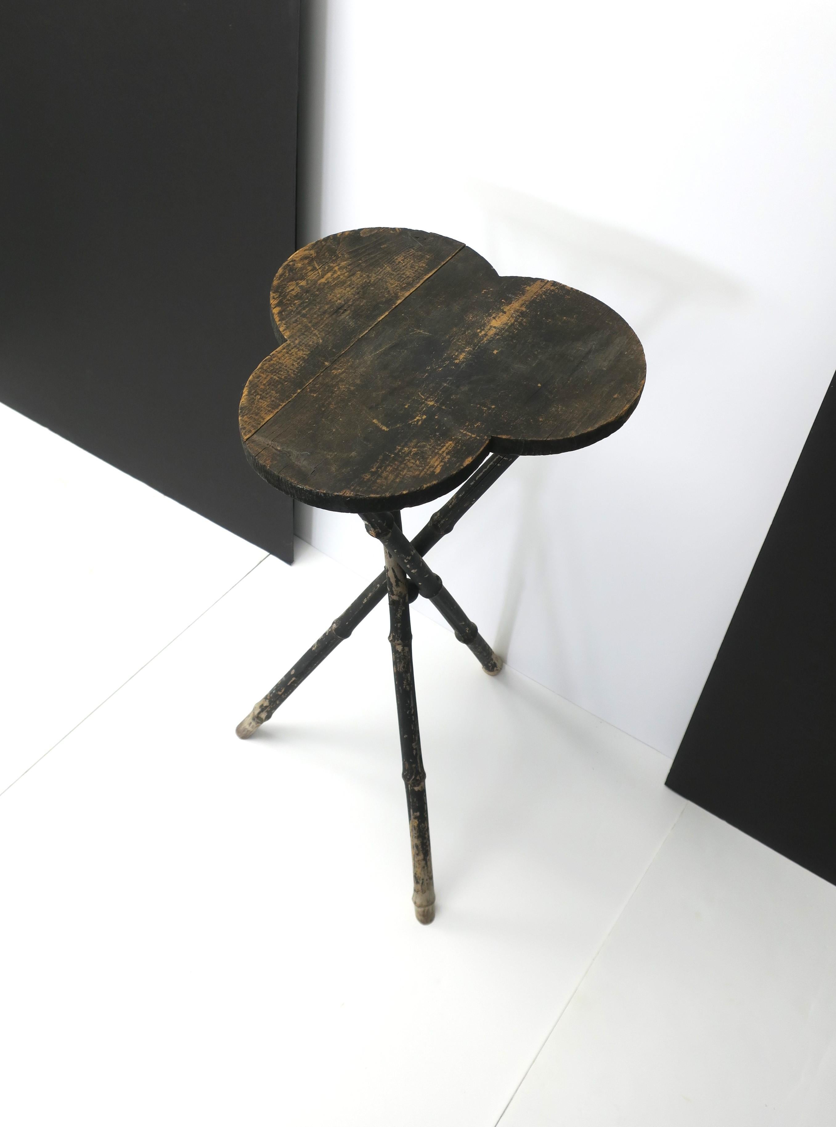 Rustic Wood and Bamboo Side Drinks Table or Plant Stand In Good Condition For Sale In New York, NY