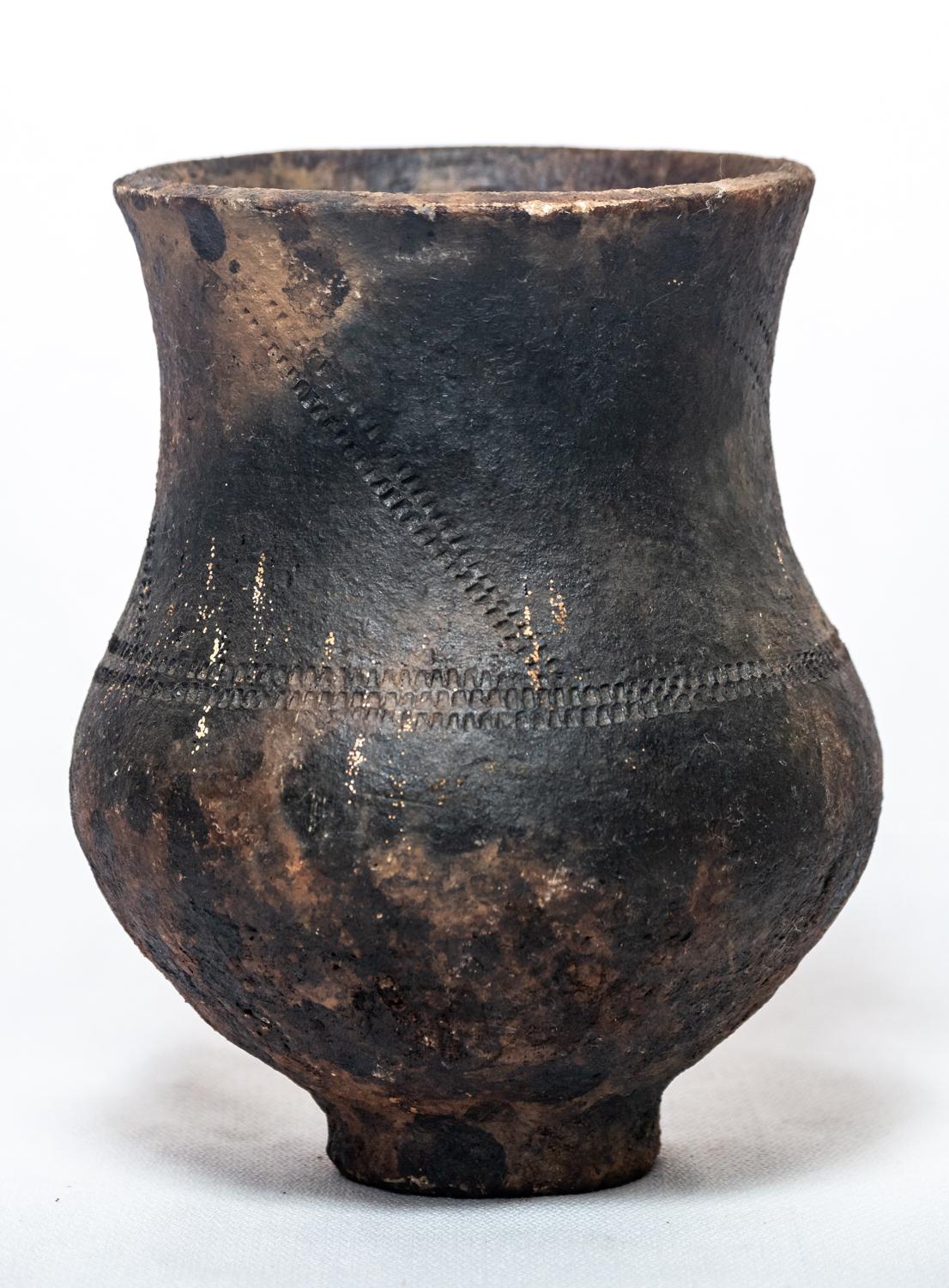 Rustic Wood-Ash Fired Vase Made from Local Clay In Fair Condition For Sale In Jersey City, NJ